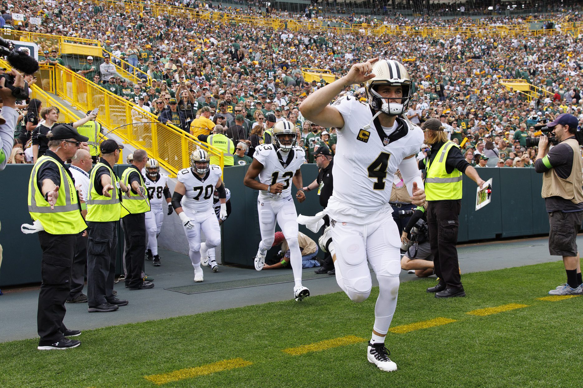 New Orleans Saints QB Derek Carr Speaks Out on Injury Ahead of Tampa Bay Buccaneers Game 2 USATSI 21496131 168400517 lowres