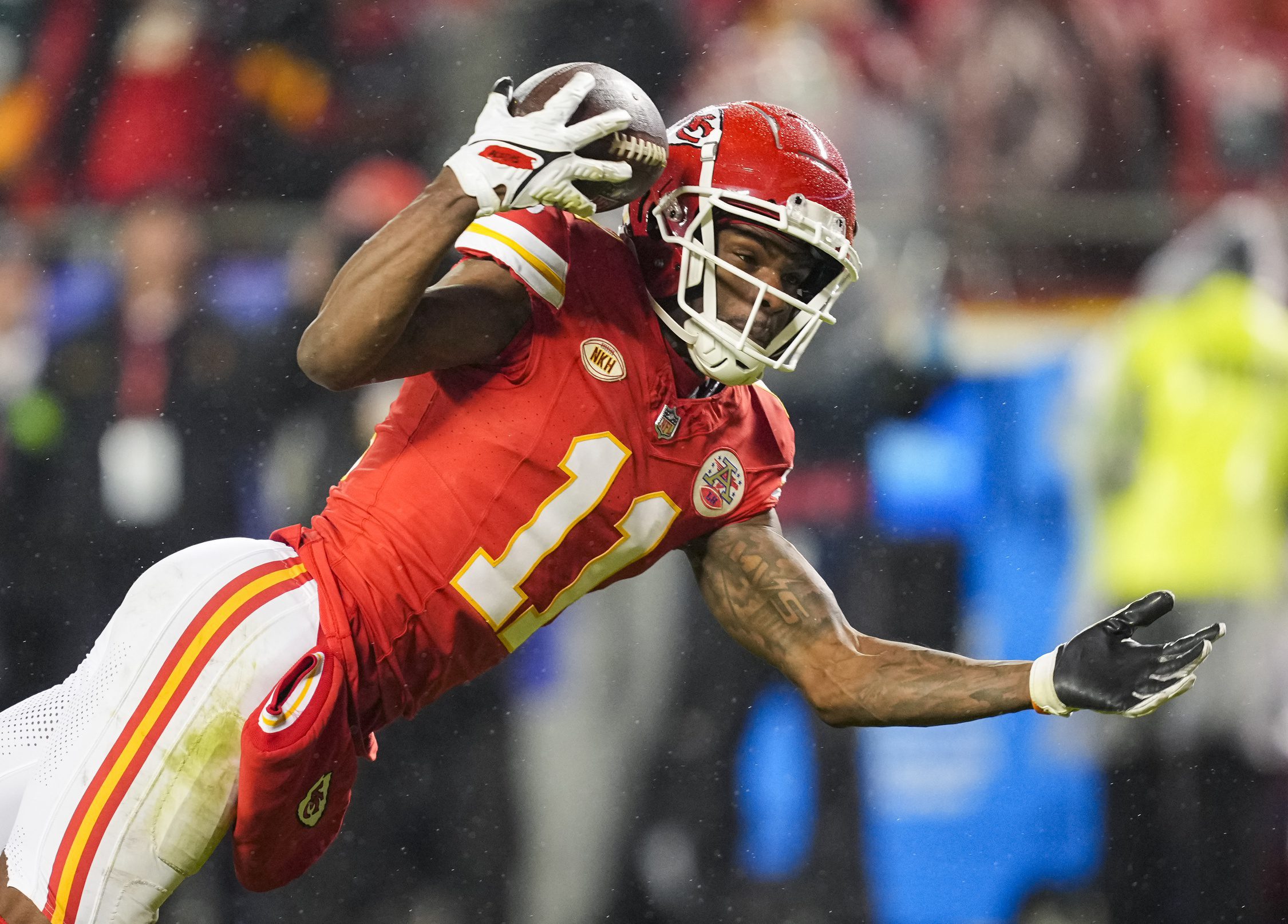 TRENDING: Kansas City Chiefs Wide Receivers Lead The League with Astonishing 8% Drop Rate; Statistic Shows KC Wideouts Continue to Produce Inconsistently 1 Kansas City Chiefs Philadelphia Eagles