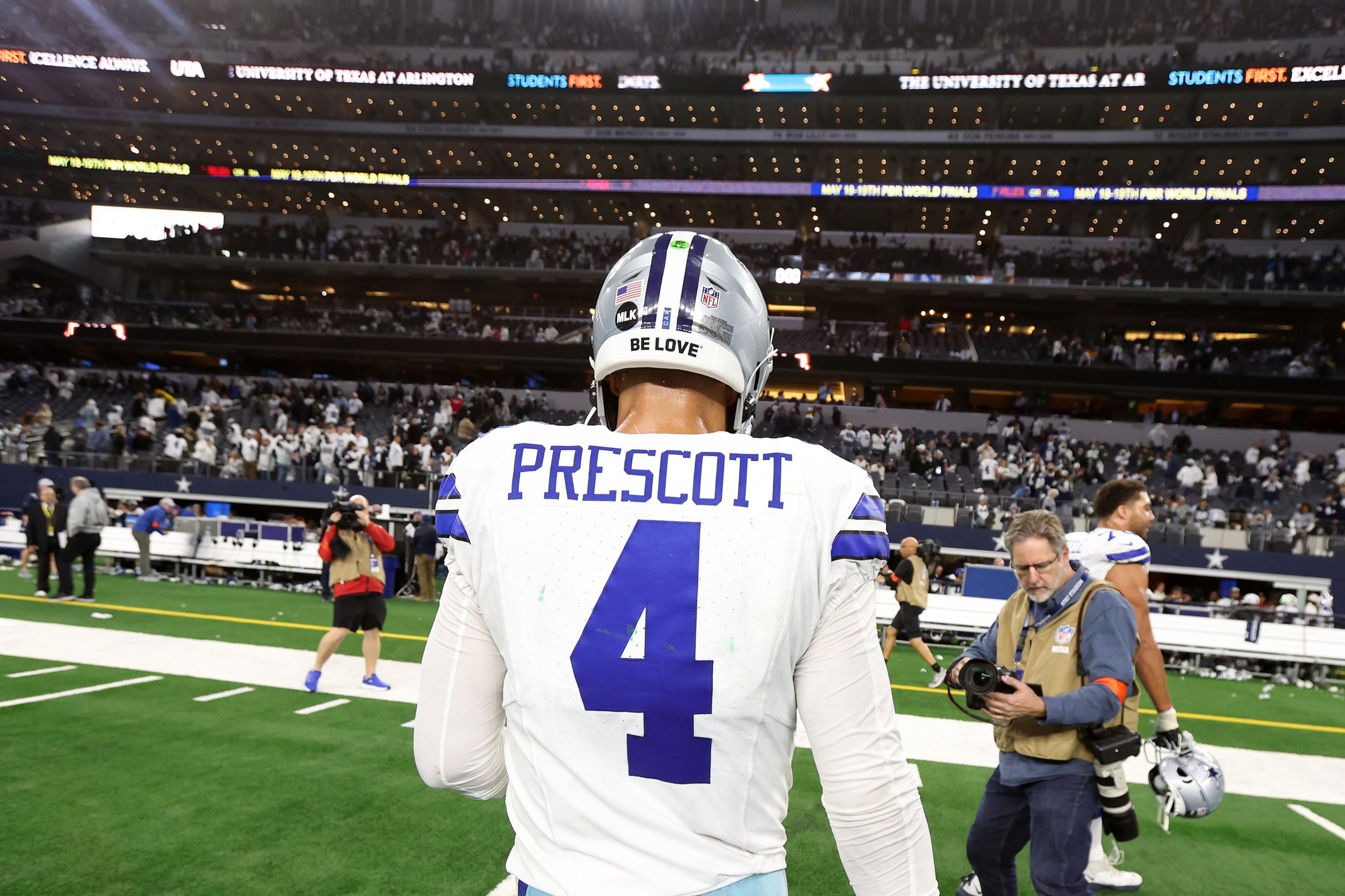 Dallas Cowboys: Dak Prescott Triggers Intense Reactions After Playing Catch in Unexpected Location 2 Dak Prescott, Pittsburgh Steelers