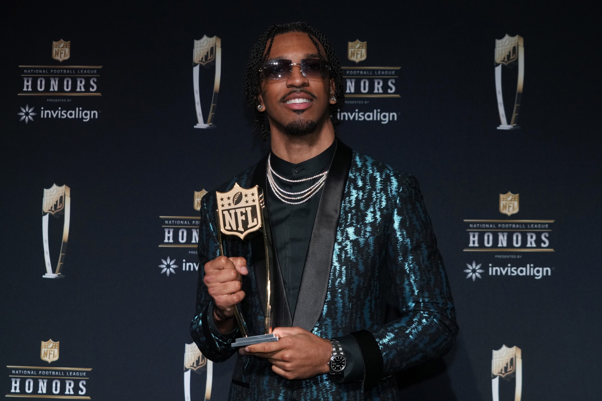 "You're Acting Real Bonkers Right Now": Jayden Daniels Caught On Cam Reacting To Mike Sainristil's Prank Call On Trending TikTok Video 3 Washington Commanders quarterback Jayden Daniels poses with the Offensive Rookie of the Year award