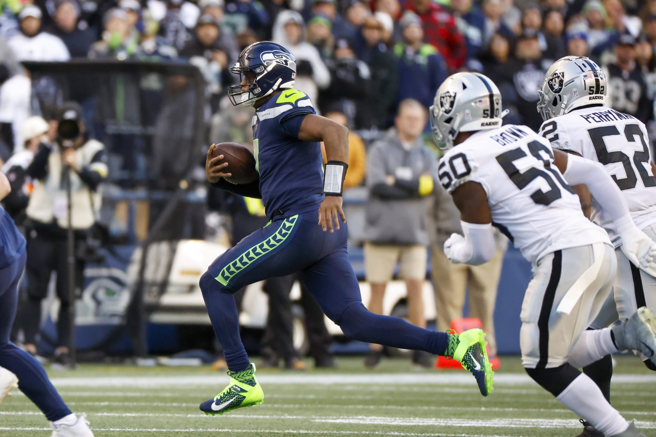 Nov 27, 2022; Seattle, Washington, USA; Seattle Seahawks quarterback Geno Smith (7) scrambles against the Las Vegas Raiders during the fourth quarter at Lumen Field. Mandatory Credit: Joe Nicholson-Imagn Images