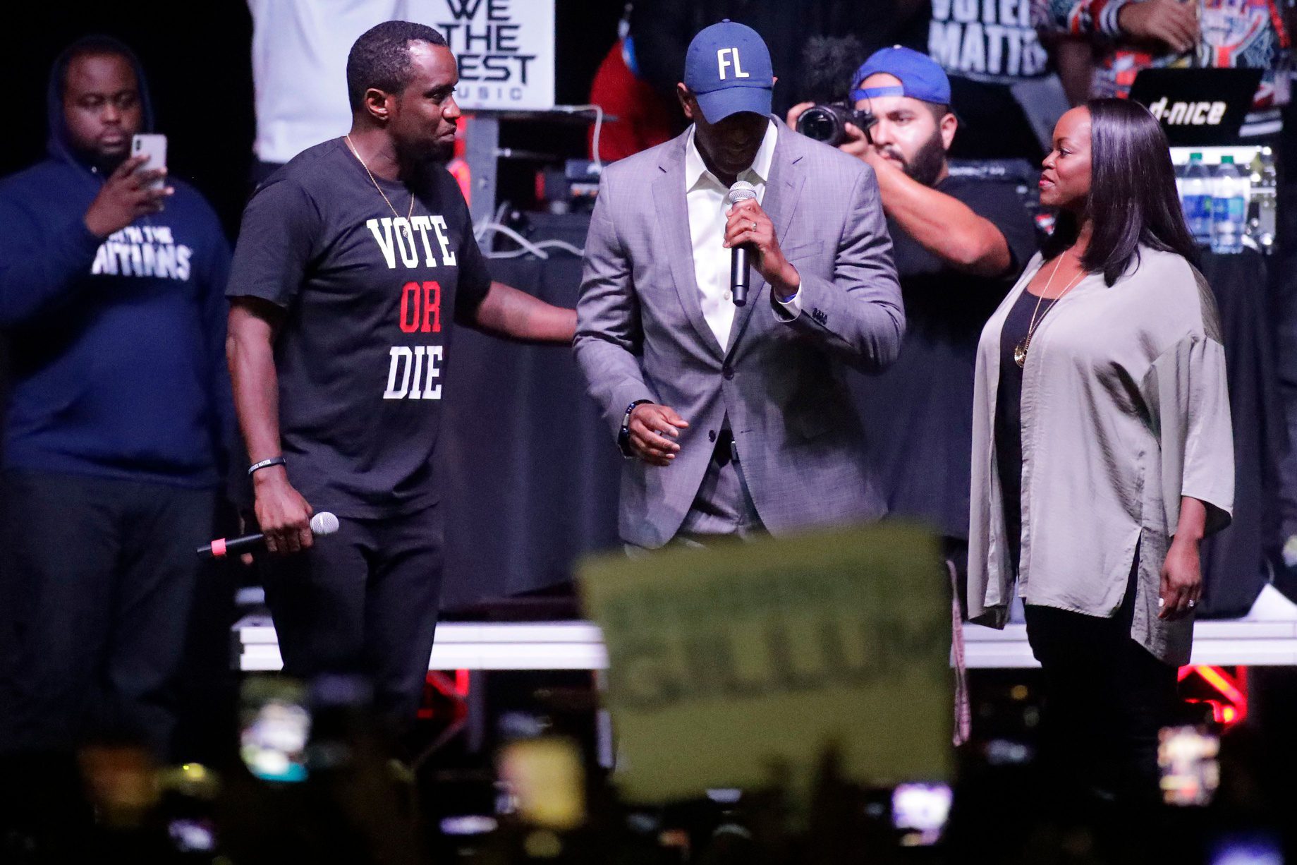 "He Wouldn't Stop" Sean "Diddy" Combs' Horrible Actions After Finding Out NFL Player Slept With His Girlfriend Exposed In Court 3 Tallahassee Mayor and Florida gubernatorial candidate Andrew Gillum hand Sean "Diddy" Combs appear together on stage at the Bring It Home Midnight Rally held at Florida A&M University's Lawson Center in Tallahassee, Fla. the night before the 2018 midterm election Monday, Nov. 5, 2018. © Tori Schneider/Tallahassee Democrat