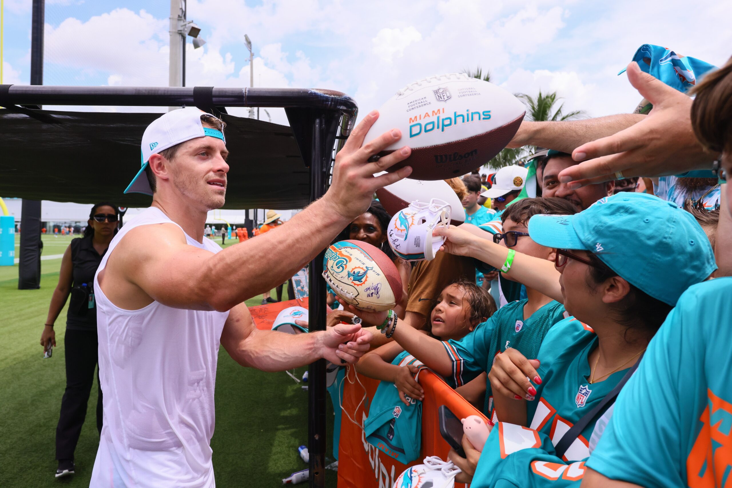 Braxton Berrios Gives NSFW Reaction To GF Alix Earle's SI Swimsuit Shoot 3 USATSI 23848075 168400517 lowres scaled