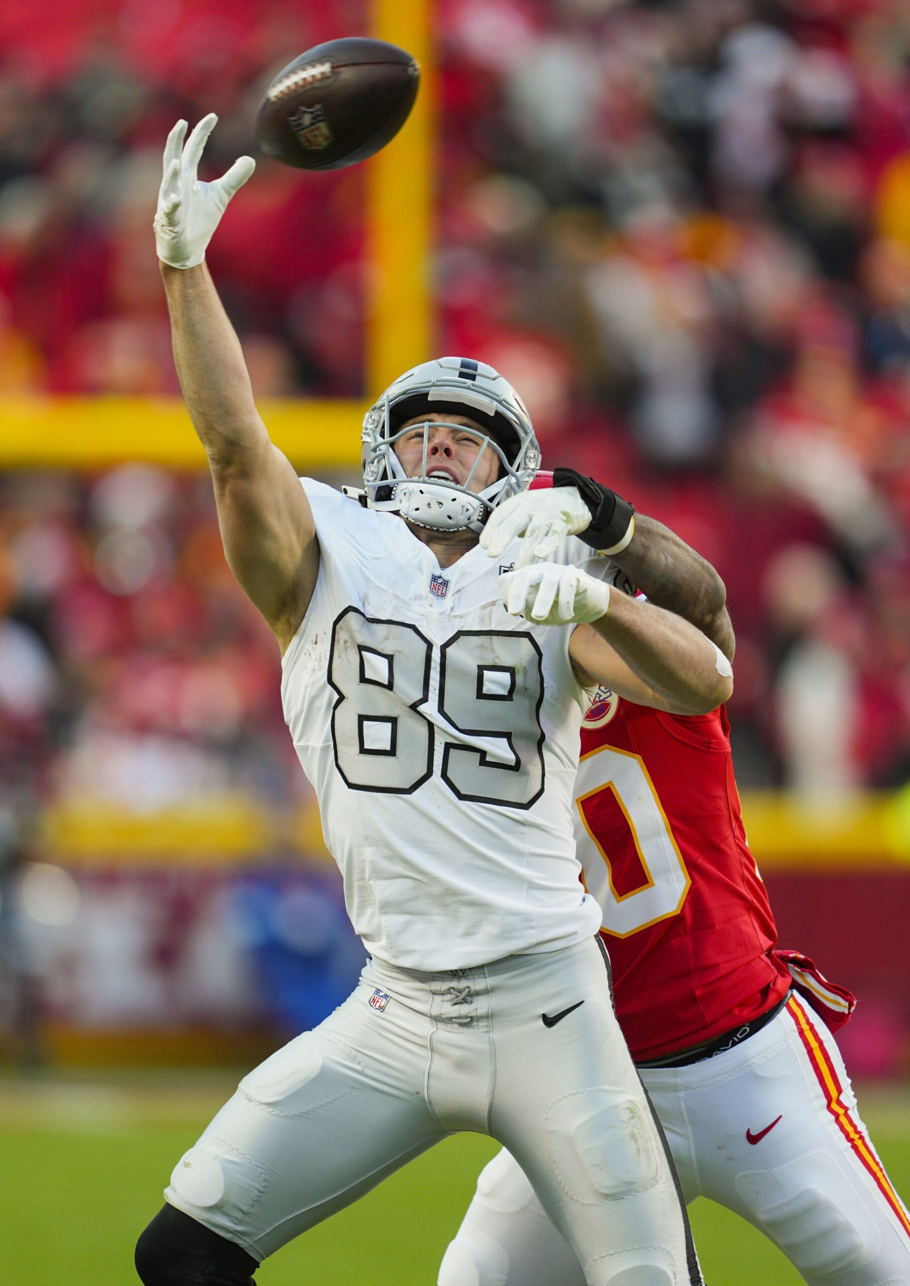 Brock Bowers in Disbelief of Raiders Rookie Ashton Jeanty: 'He's Thick' 4 Las Vegas Raiders, Brock Bowers, NFL