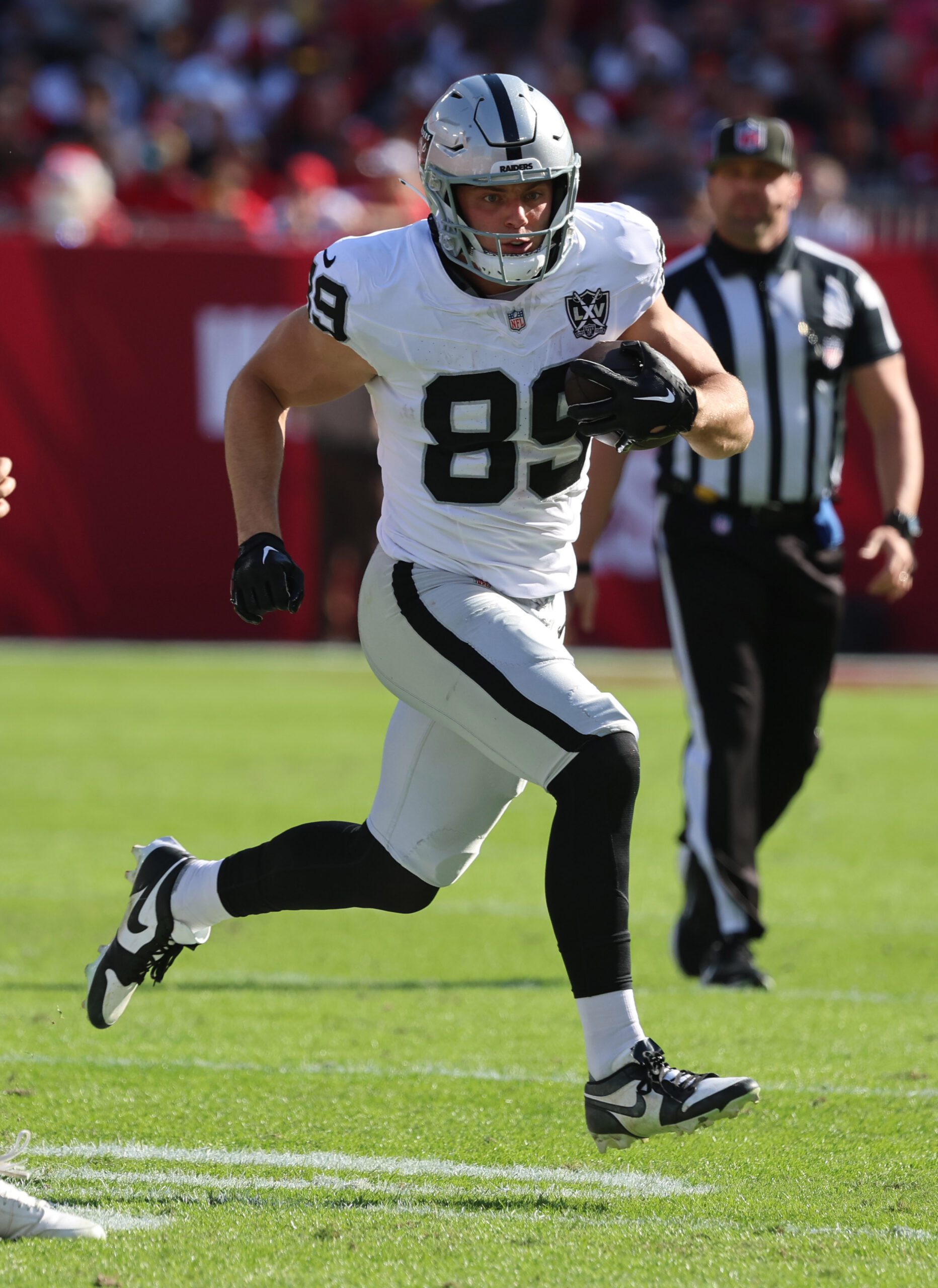 Brock Bowers in Disbelief of Raiders Rookie Ashton Jeanty: 'He's Thick' 2 Las Vegas Raiders, Brock Bowers, NFL