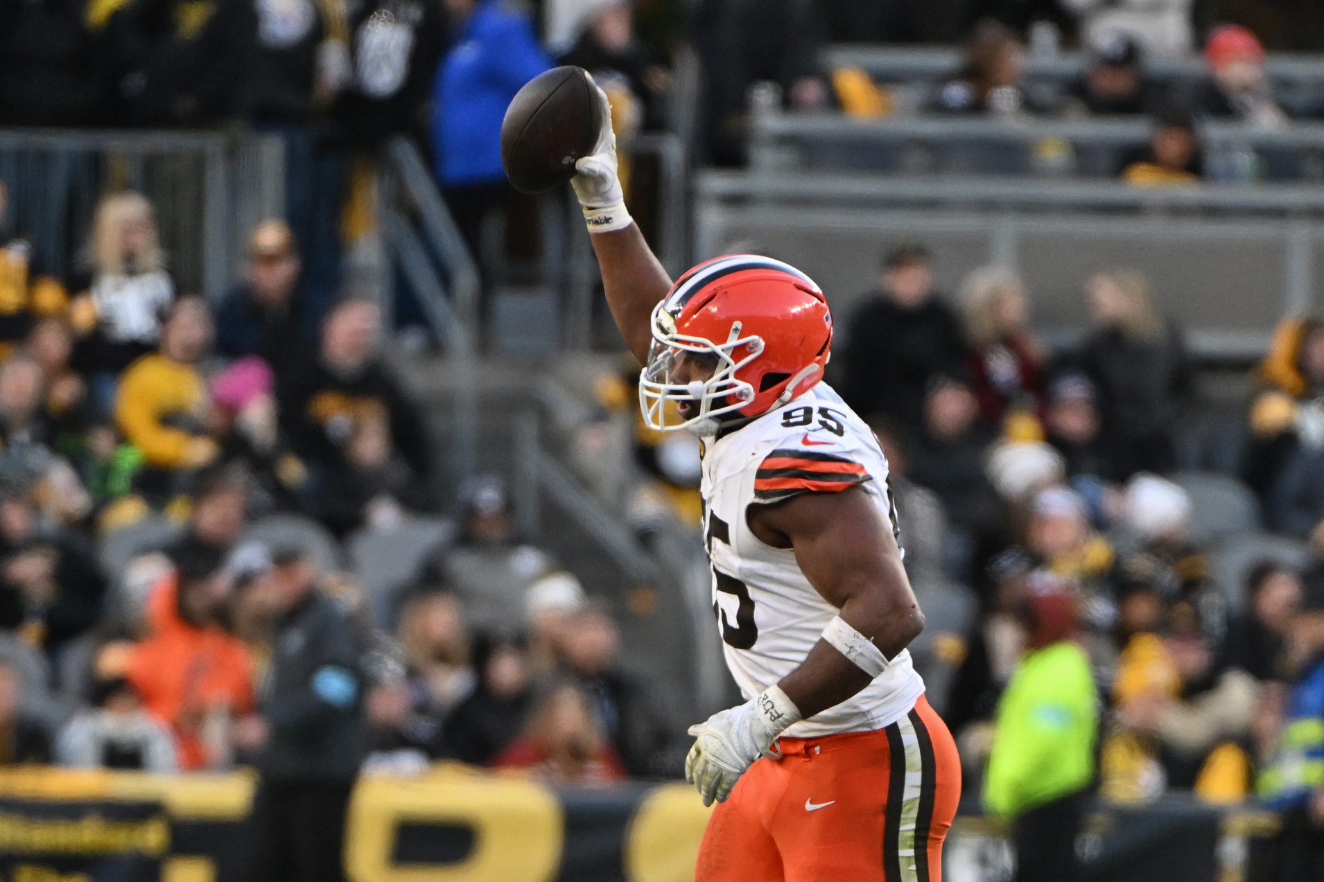 Cleveland Browns DC Makes Myles Garrett 2025 Prediction That Will Terrify Rest of NFL 2 Cleveland Browns, Myles Garrett
