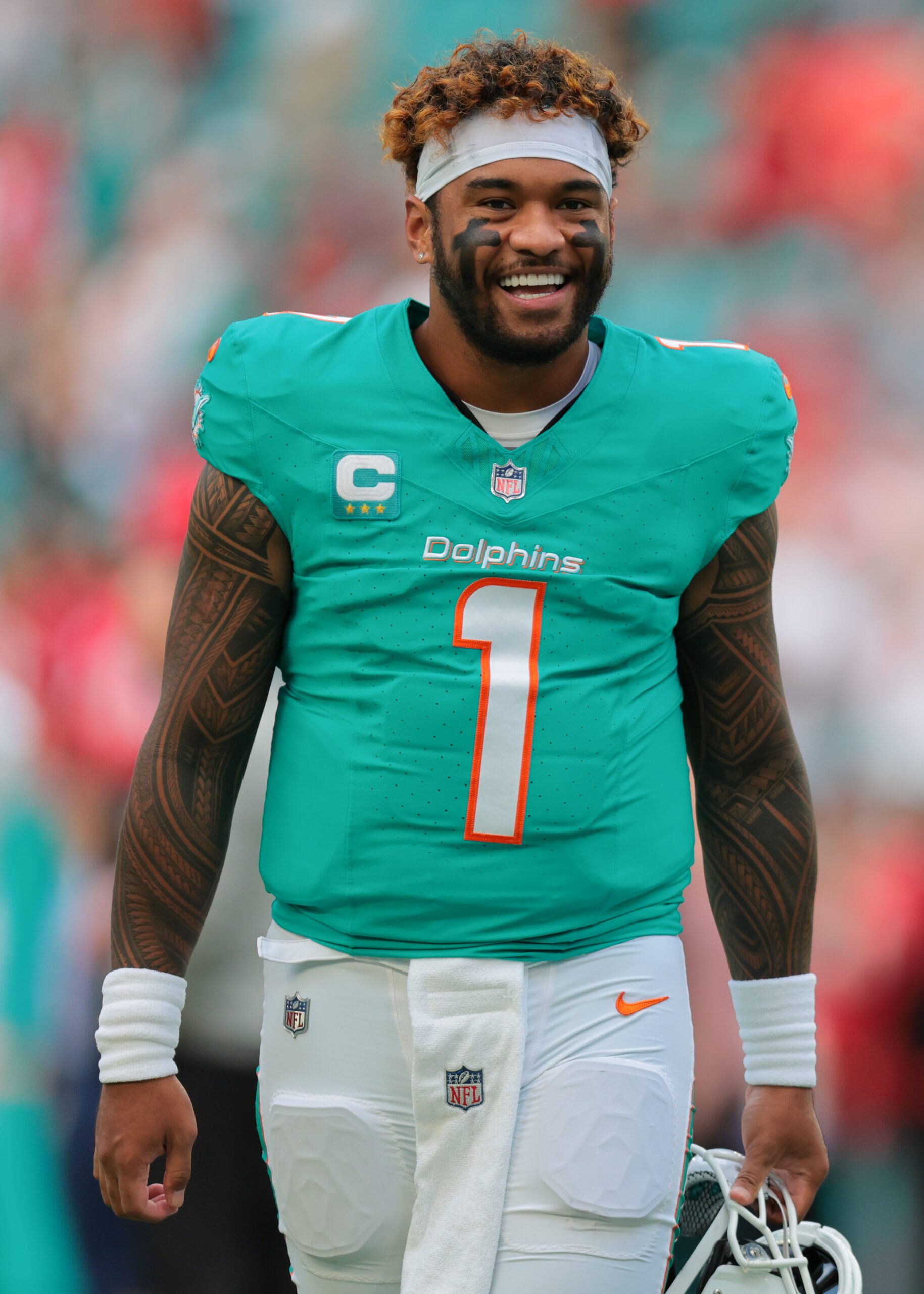 Dolphins' QB Tua Tagovailoa Sparks Retirement Reports After Big Decision 1 Dec 22, 2024; Miami Gardens, Florida, USA; Miami Dolphins quarterback Tua Tagovailoa (1) looks on before the game against the San Francisco 49ers at Hard Rock Stadium. Mandatory Credit: Sam Navarro-Imagn Images