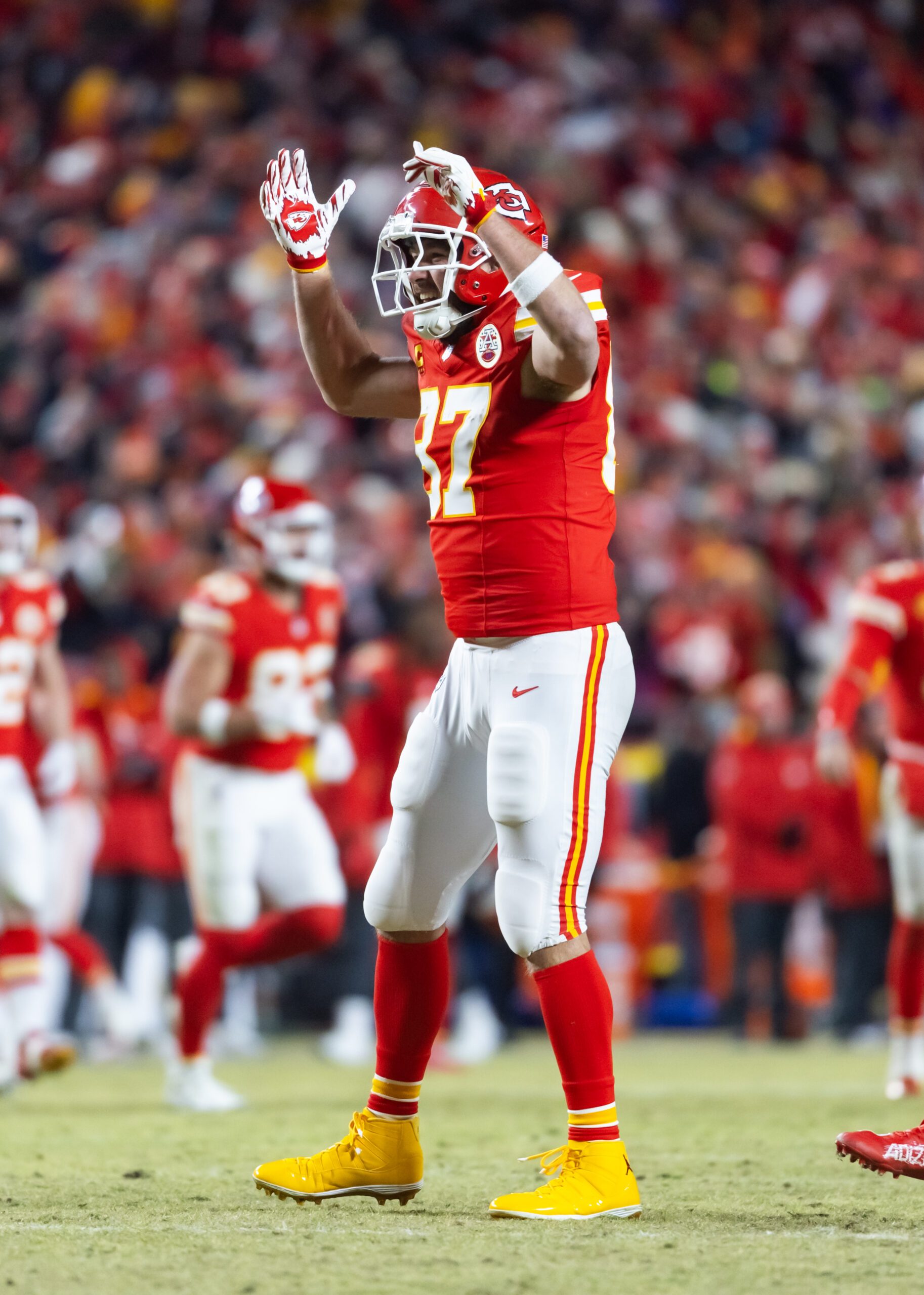 Chiefs' Travis Kelce Hilariously Answers Viral 100 Men vs. 1 Gorilla Question 3 Kansas City Chiefs, Travis Kelce, NFL