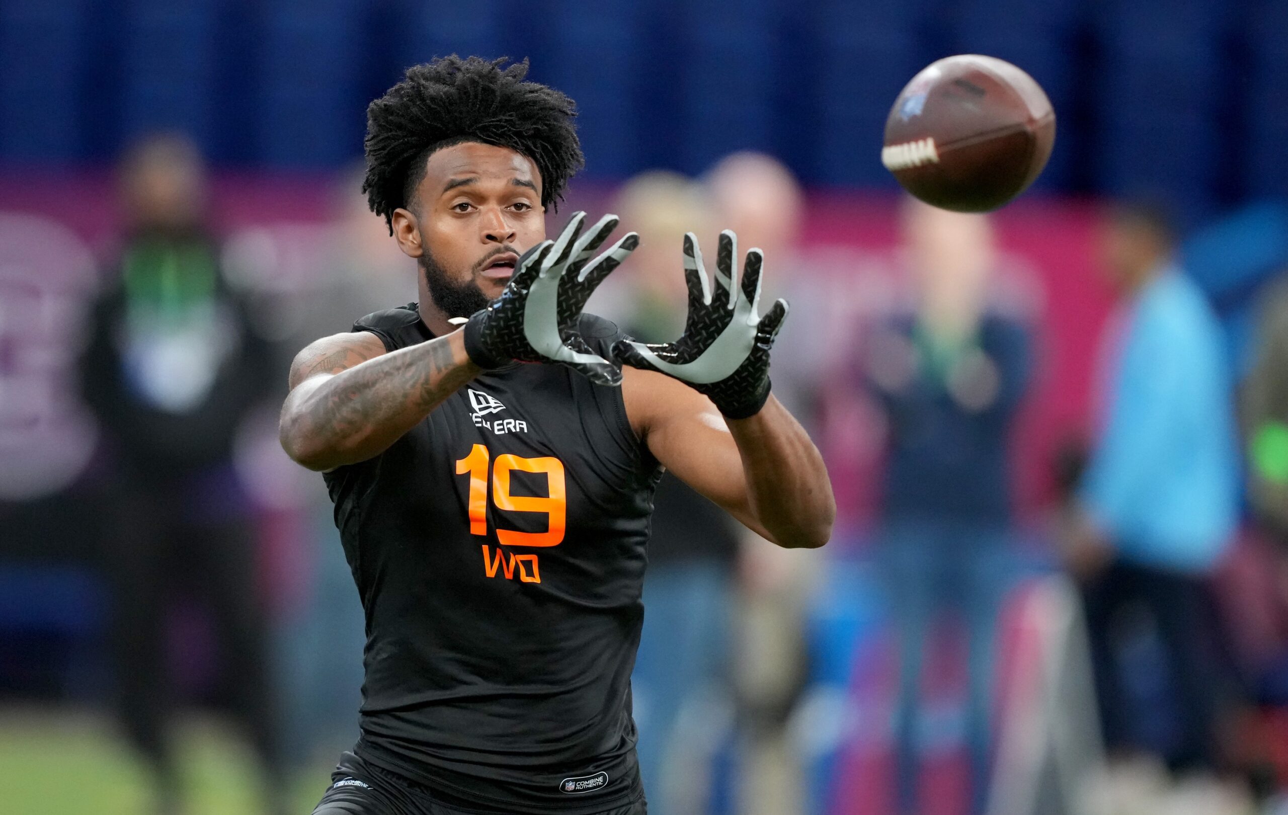 Dallas Cowboys: Potential Dak Prescott Weapon Speaks Out on Feeling 'Disrespected' 1 Oregon wide receiver Traeshon Holden