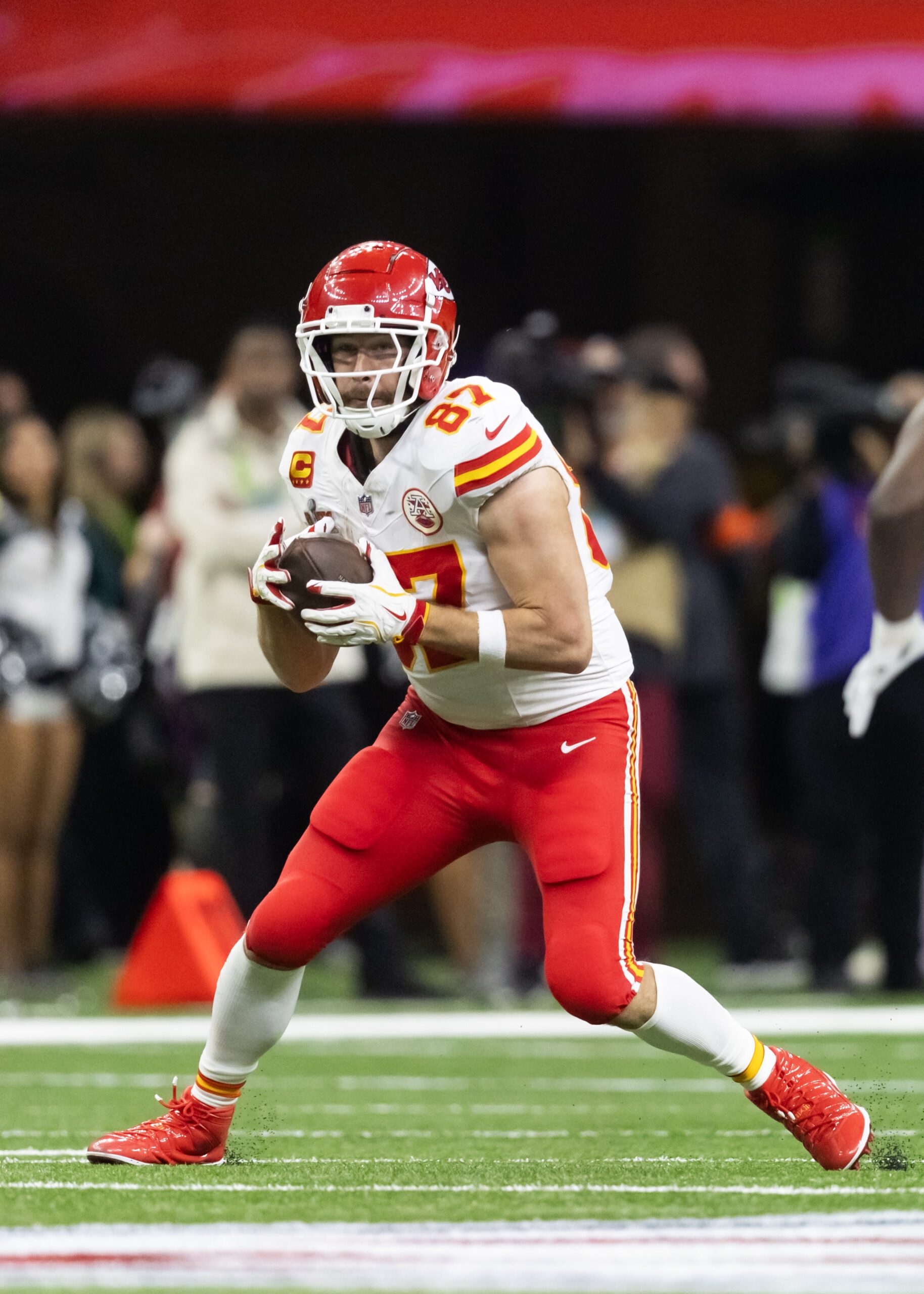 Chiefs' Travis Kelce Reacts to Ben Affleck's Commercial With Bill Belichick 1 Kansas City Chiefs, Travis Kelce, NFL