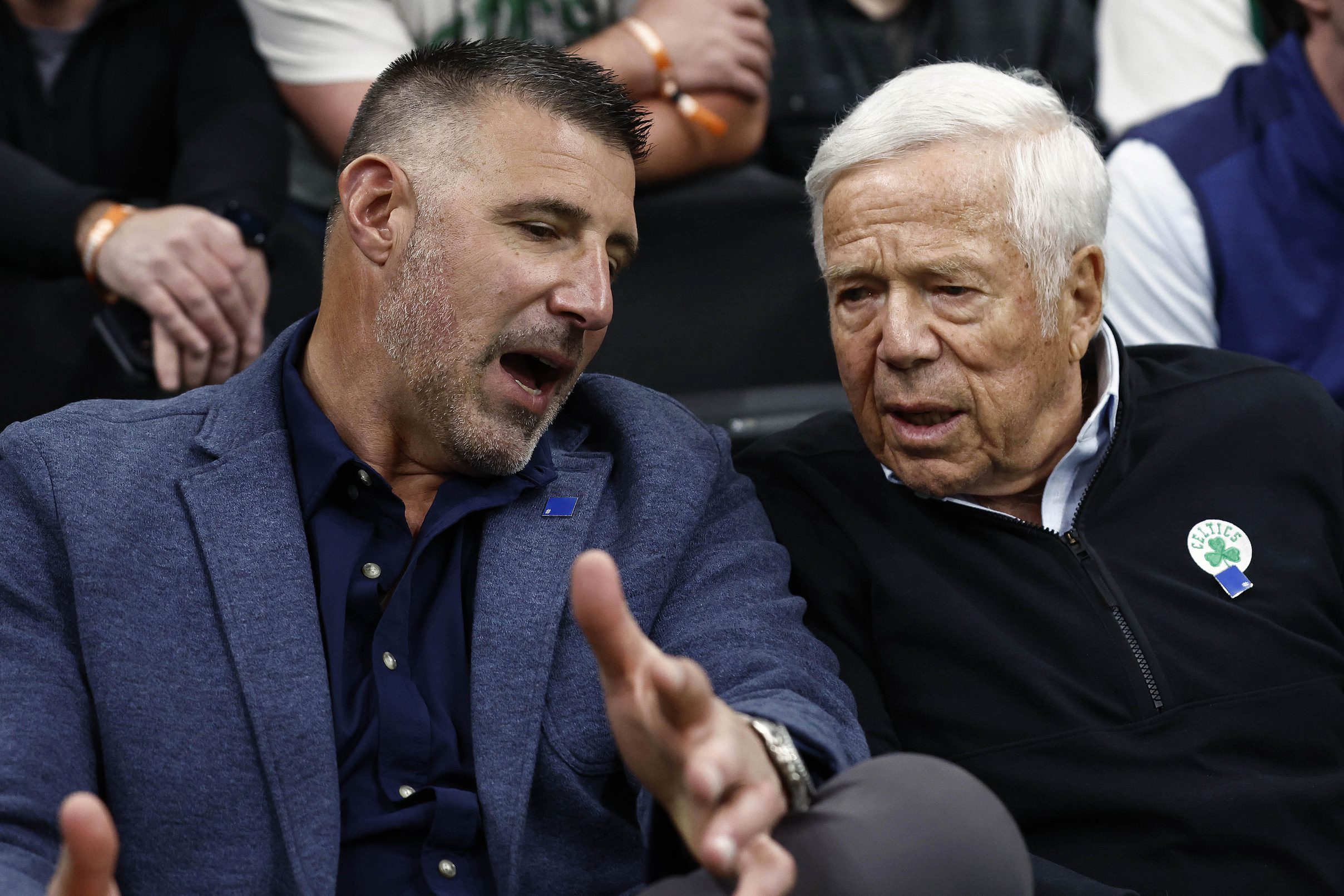 New England Patriots' Vet Makes Blunt Take About Mike Vrabel's Style: 'Don't take that the wrong way' 2 New England Patriots, Mike Vrabel