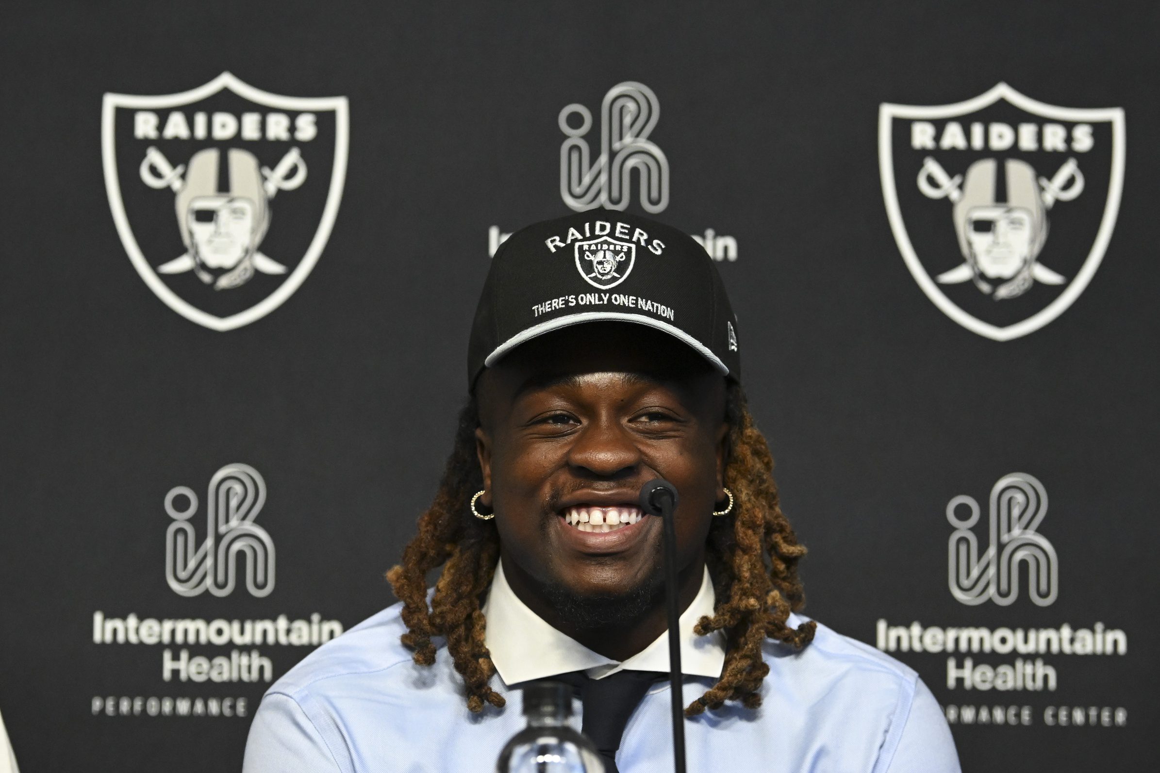 Las Vegas Raiders: Brock Bowers' Honest Ashton Jeanty Observation Raises Eyebrows 1 Ashton Jeanty, Las Vegas Raiders