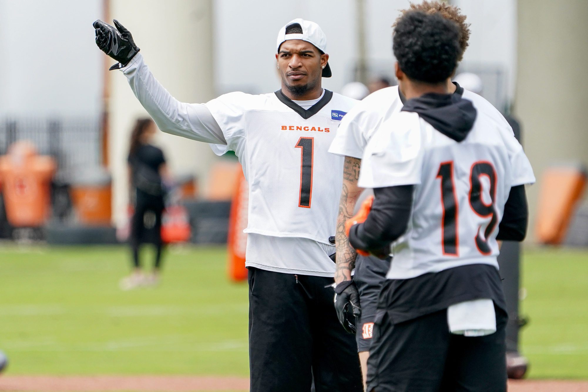 LOOK: Ja'Marr Chase Mystery Woman Appears In Romantic Gesture In IG Story 3 Ja’Marr Chase, Cincinnati Bengals