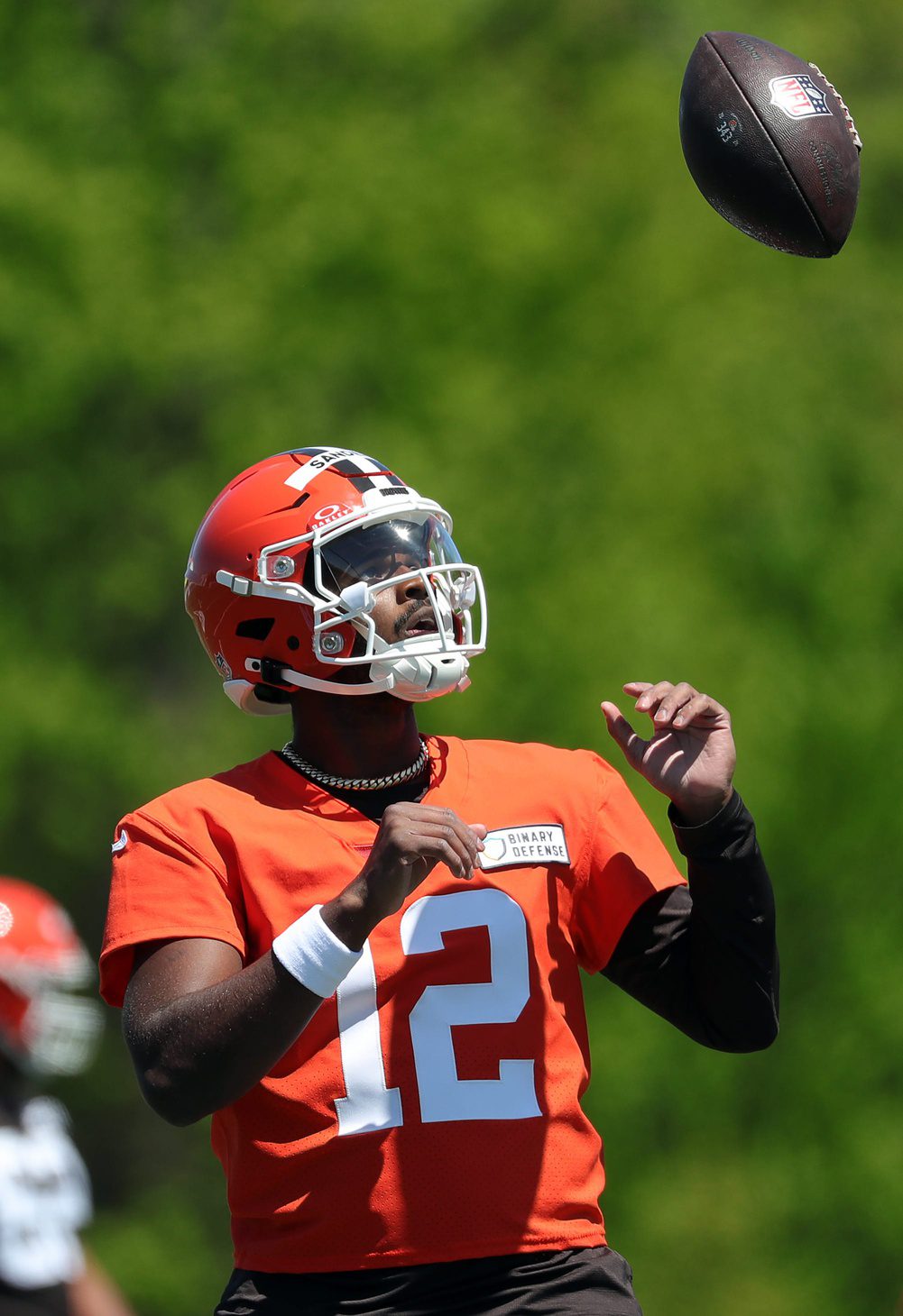 "Oh My God" Shedeur Sanders' First Pass At Browns Practice Goes Horribly Wrong 2 Cleveland Browns quarterback Shedeur Sanders (12) tosses around the ball during NFL rookie minicamp at the Cleveland Browns training facility on Friday, May 9, 2025, in Berea, Ohio. © Jeff Lange / USA TODAY NETWORK via Imagn Images