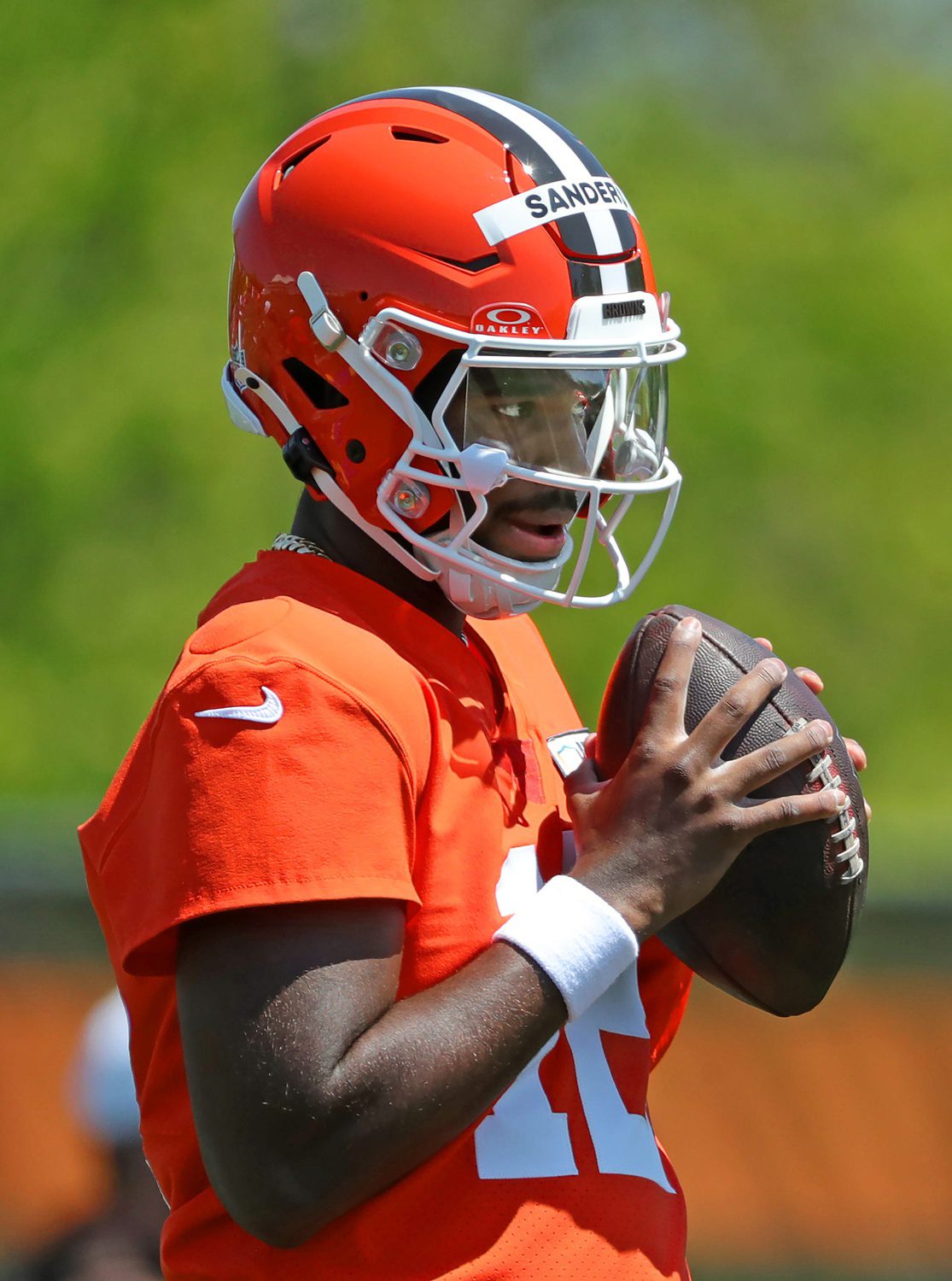 "My Signing Bonus" Browns' Shedeur Sanders Makes Emphatic Statement About First Purchase 2 Cleveland Browns quarterback Shedeur Sanders (12) looks downfield during day two of NFL rookie minicamp at the Cleveland Browns training facility on Saturday, May 10, 2025, in Berea, Ohio. © Jeff Lange / USA TODAY NETWORK via Imagn Images