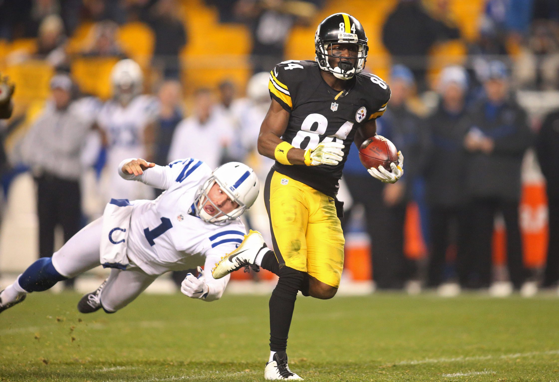 Dec 6, 2015; Pittsburgh, PA, USA; Pittsburgh Steelers wide receiver Antonio Brown (84) runs past Indianapolis Colts punter Pat McAfee (1) to score on a seventy-one yard punt return for a touchdown during the fourth quarter at Heinz Field. The Steelers won 45-10. Mandatory Credit: Charles LeClaire-USA TODAY Sports