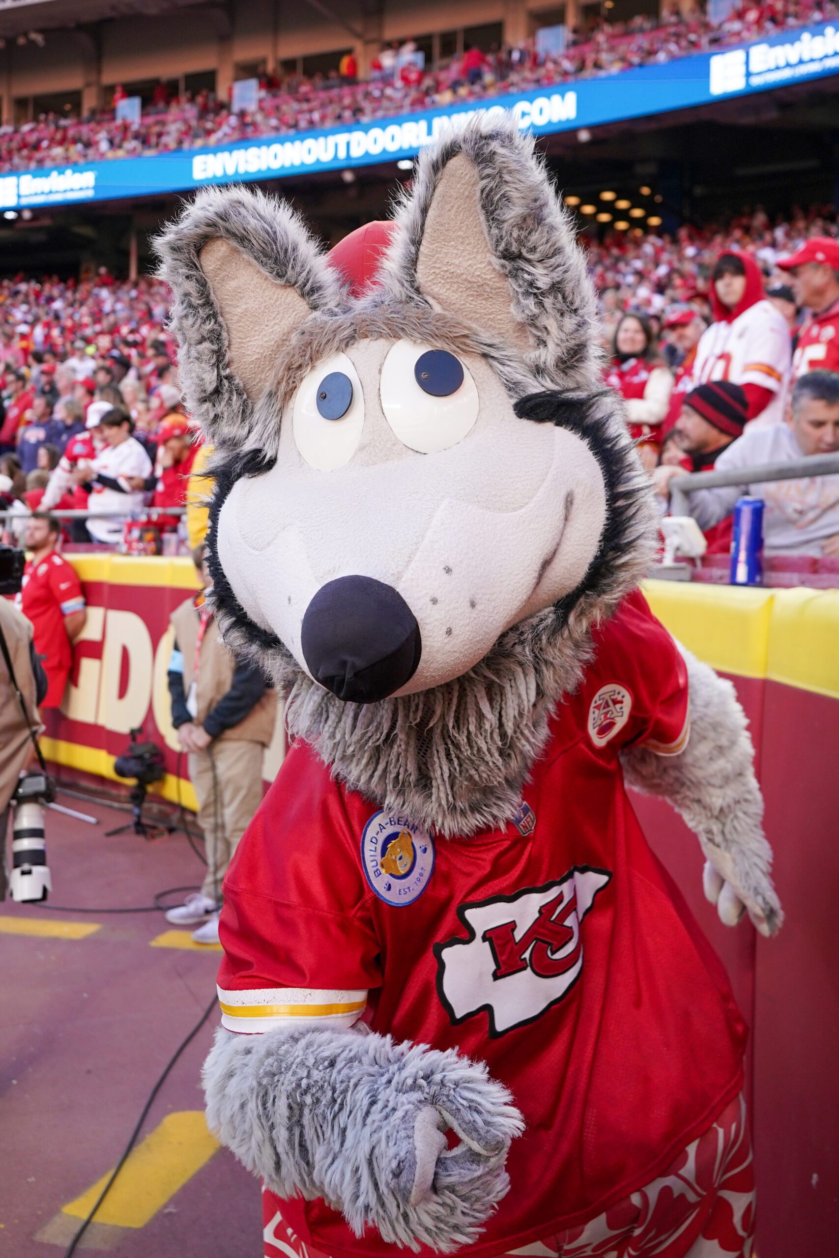 Kansas City Chiefs Announce Retirement of Long-Time Team Member After 35 Years 3 Kansas City Chiefs, Dan Meers, KC Wolf, NFL