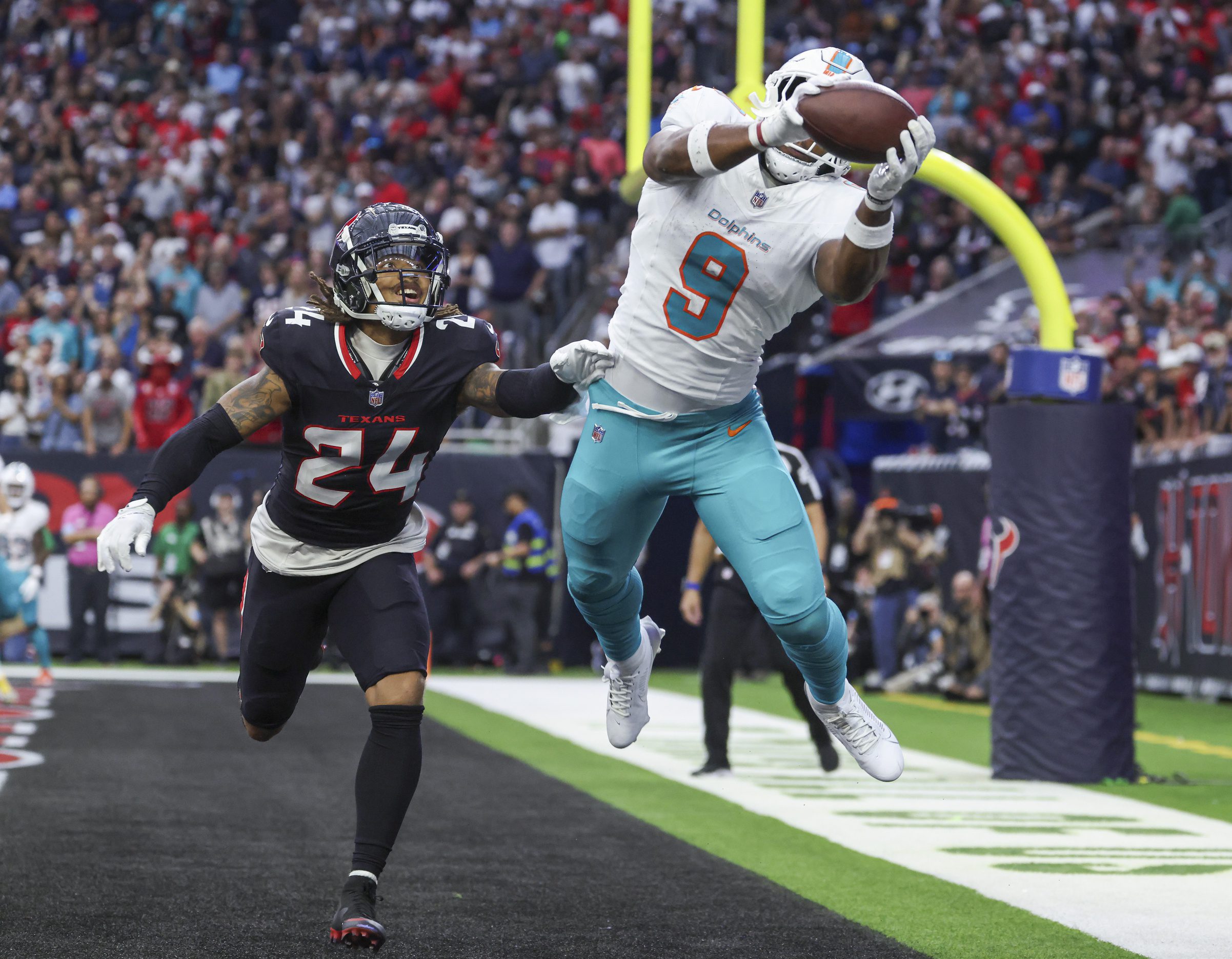 Miami Dolphins: Jonnu Smith Makes ‘Amazing’ Admission After Off-The-Field Duty 1 Miami Dolphins: Jonnu Smith Makes ‘Amazing’ Admission After Off-The-Field Duty