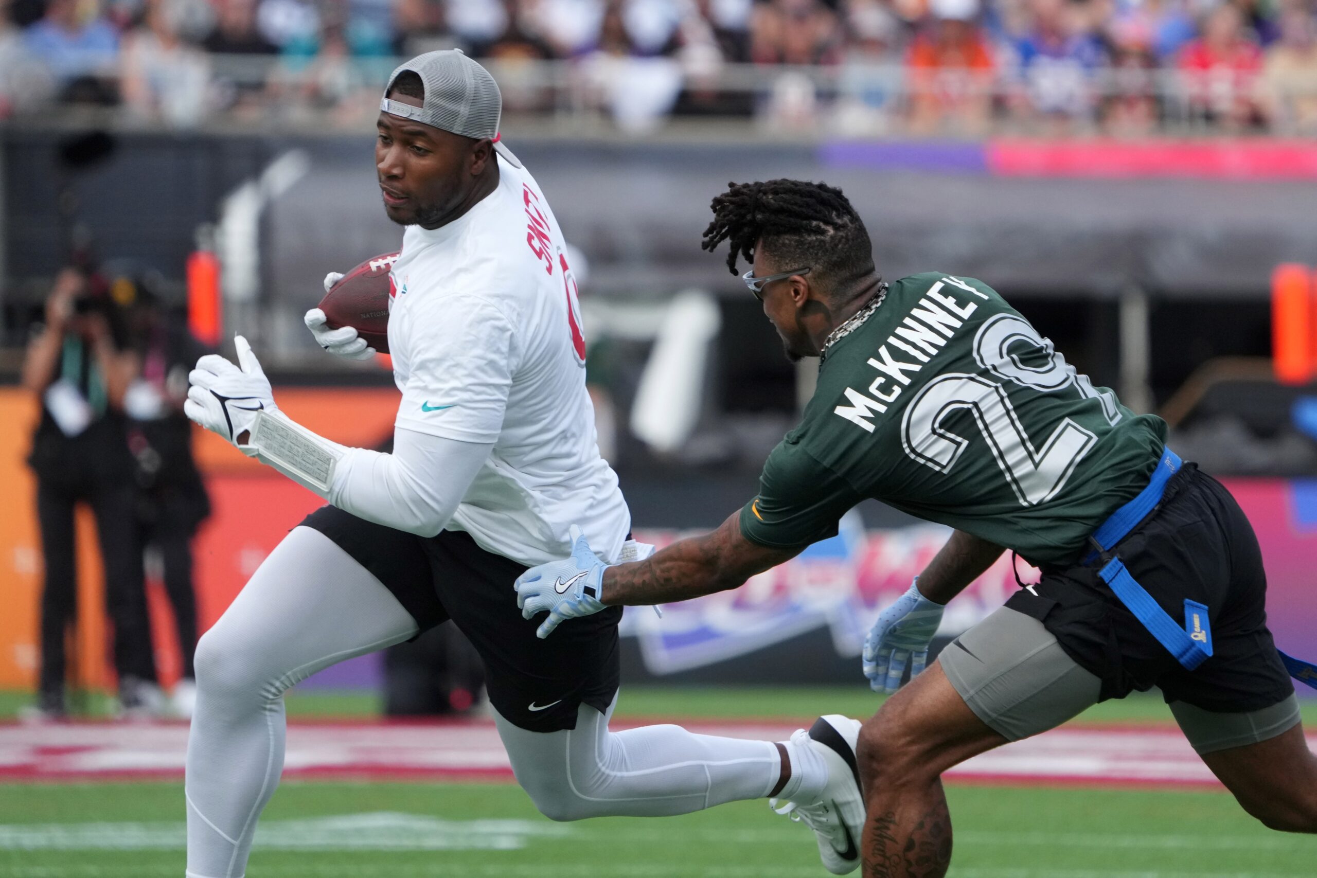Miami Dolphins: Jonnu Smith Makes ‘Amazing’ Admission After Off-The-Field Duty 2 Miami Dolphins: Jonnu Smith Makes ‘Amazing’ Admission After Off-The-Field Duty