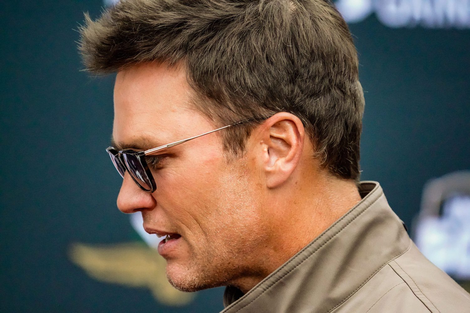 Tom Brady Breaks The Internet After Seen On Date With Drop Dead Gorgeous TV Star (Report) 1 Tom Brady walks the red carpet on Sunday, May 25, 2025, ahead of the 109th running of the Indianapolis 500 at Indianapolis Motor Speedway.