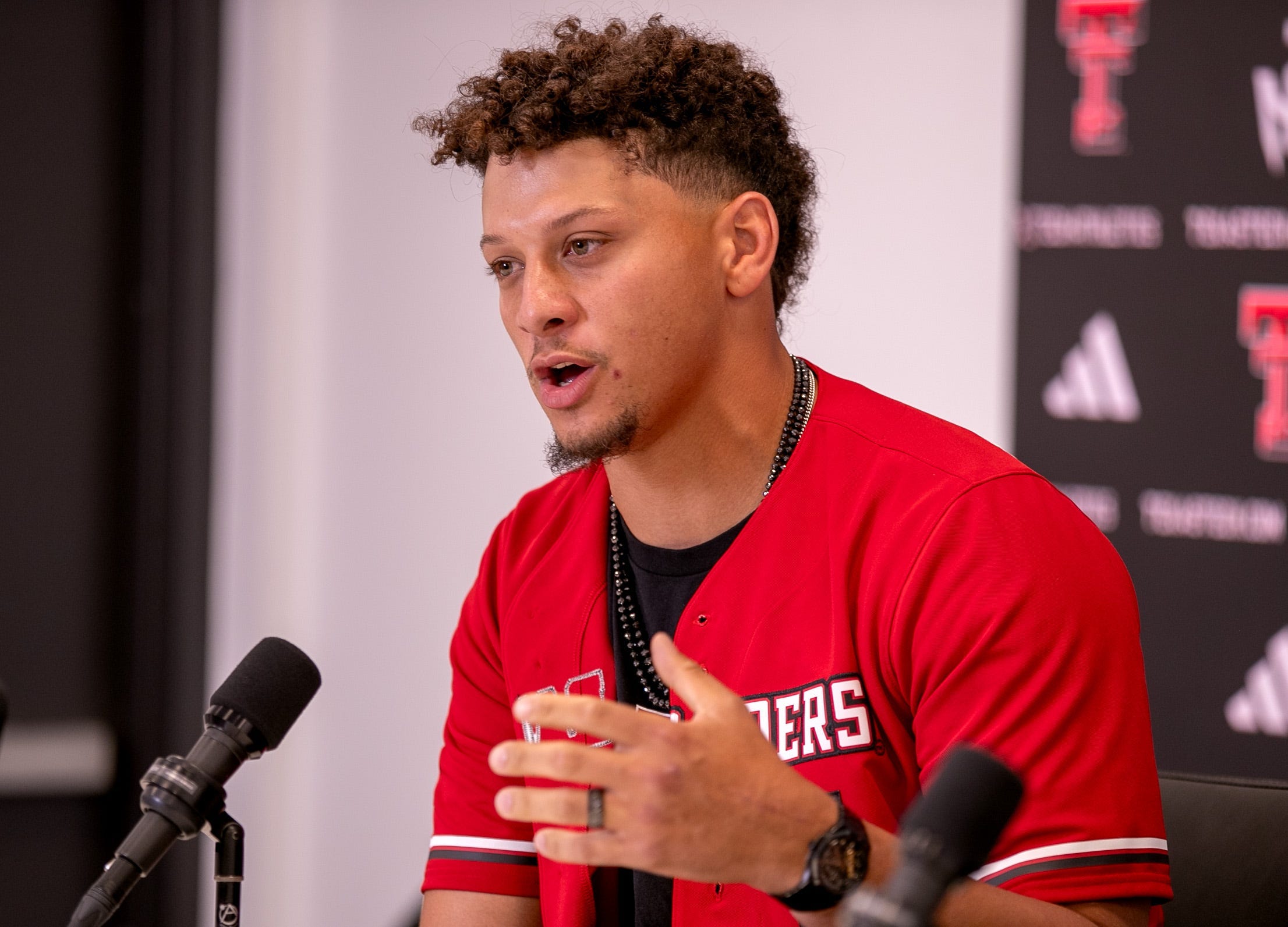 "I Try To Make A Call, then He Changed It": Patrick Mahomes Changing Calls Gets Honest Take From Chiefs OL Creed Humphrey 1 Kansas City Chiefs, Patrick Mahomes