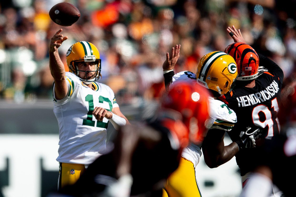 Aaron Rodgers with the Green Bay Packers against the Cincinnati Bengals and defensive end Trey Hendrickson.
