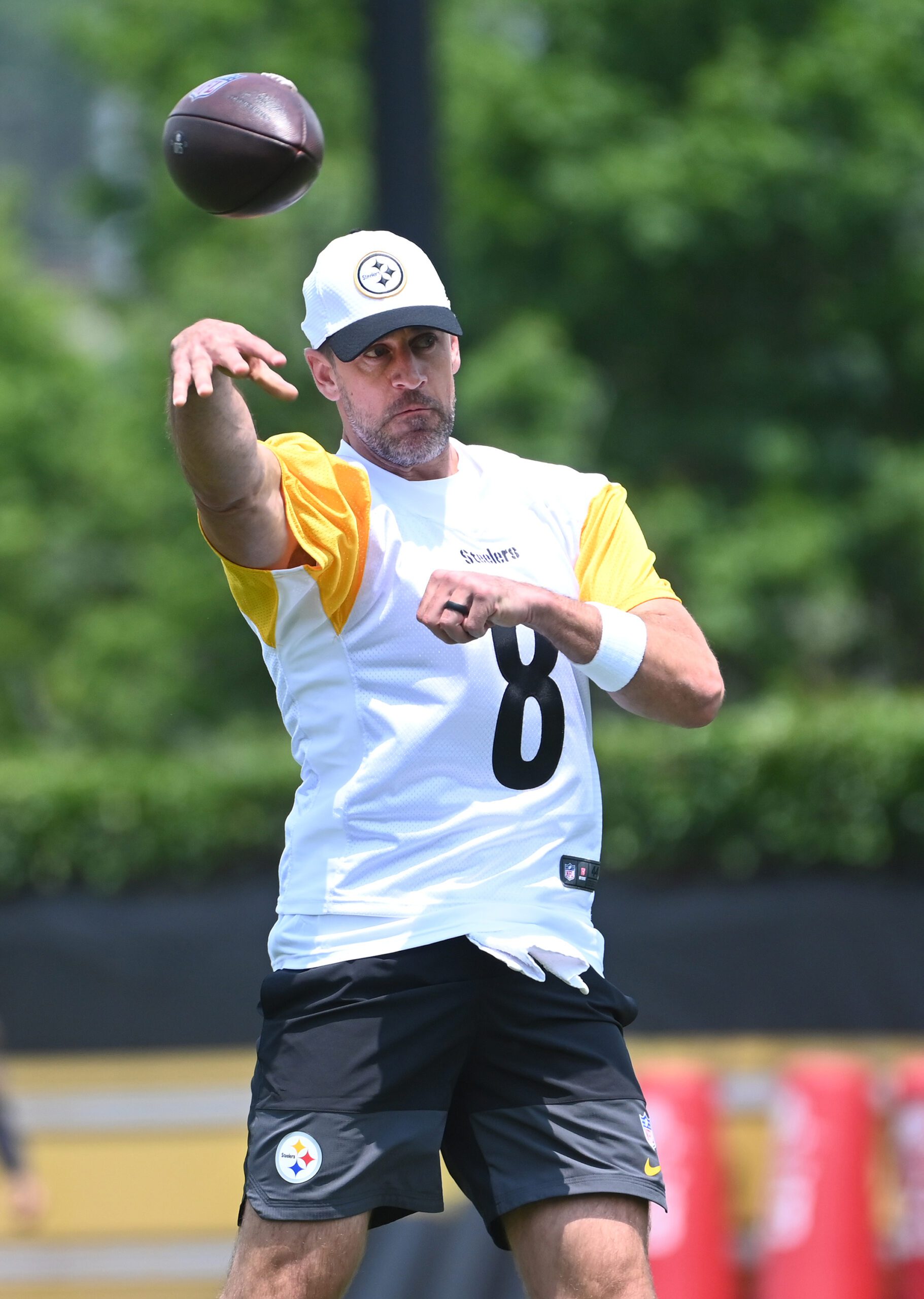 Fans React After Seeing Aaron Rodgers in Steelers Gear for the First Time 2 Pittsburgh Steelers, Aaron Rodgers
