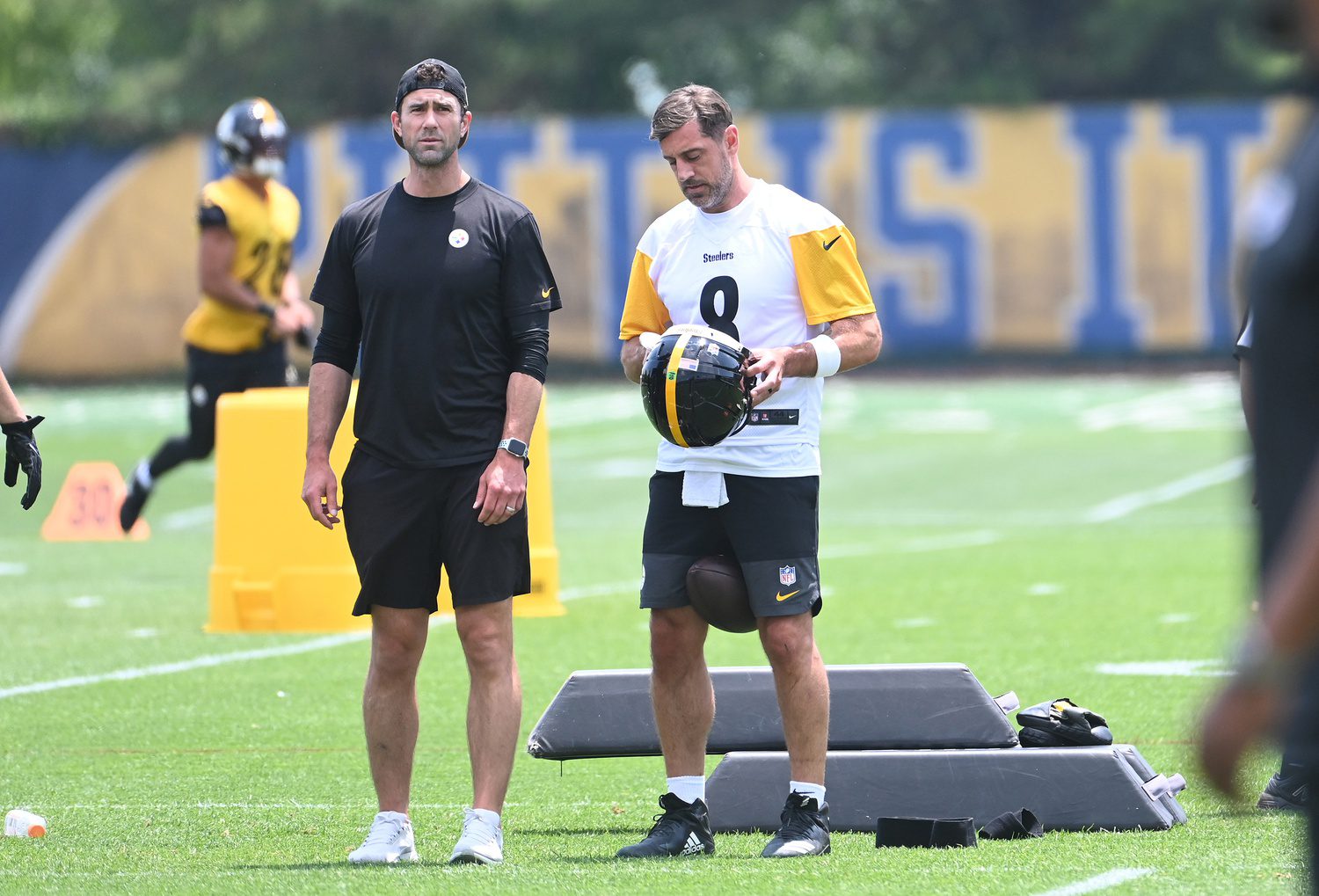 "Read His Resume": Aaron Rodgers Getting Steelers Starting QB Role Gets Mike Tomlin's Honest Thoughts 3 Aaron Rodgers
