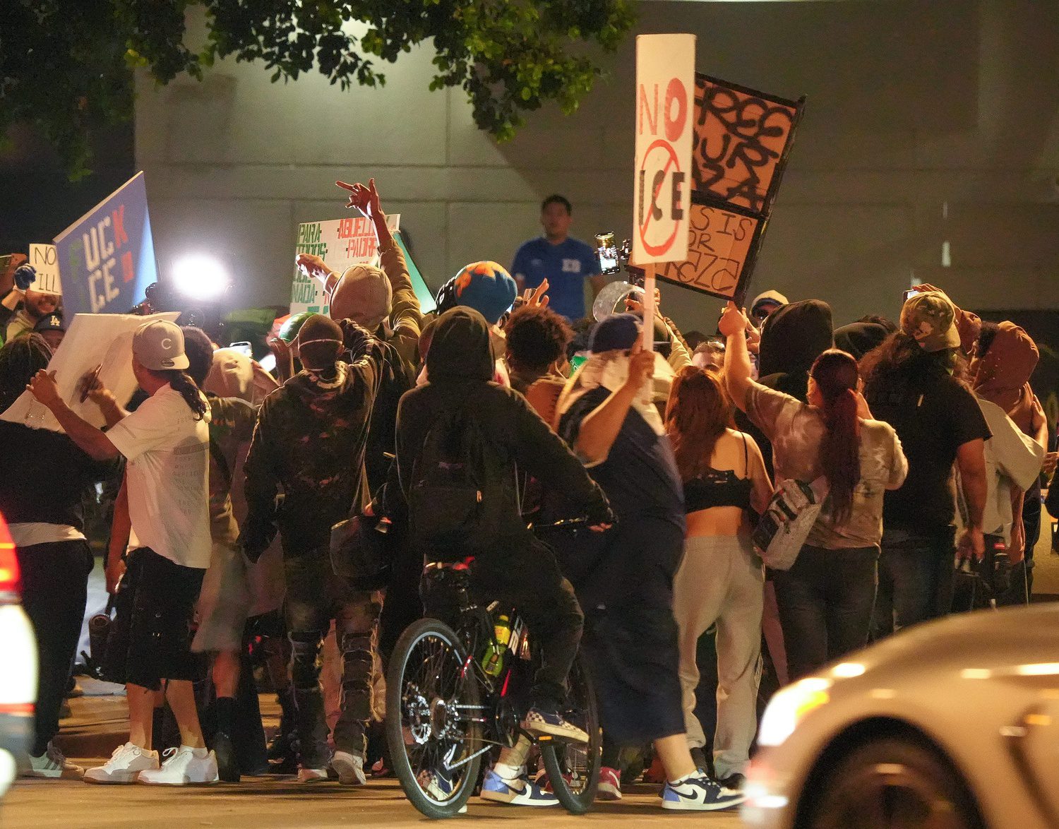 "NFL Tackle" Goes Viral At Los Angeles Riots, Fans From All Teams Erupt 2 A group of people swarm a media outlet’s camera as they defy the curfew near city hall in downtown Los Angeles, Calif., June 10, 2025. © Jay Calderon/The Desert Sun / USA TODAY NETWORK via Imagn Images