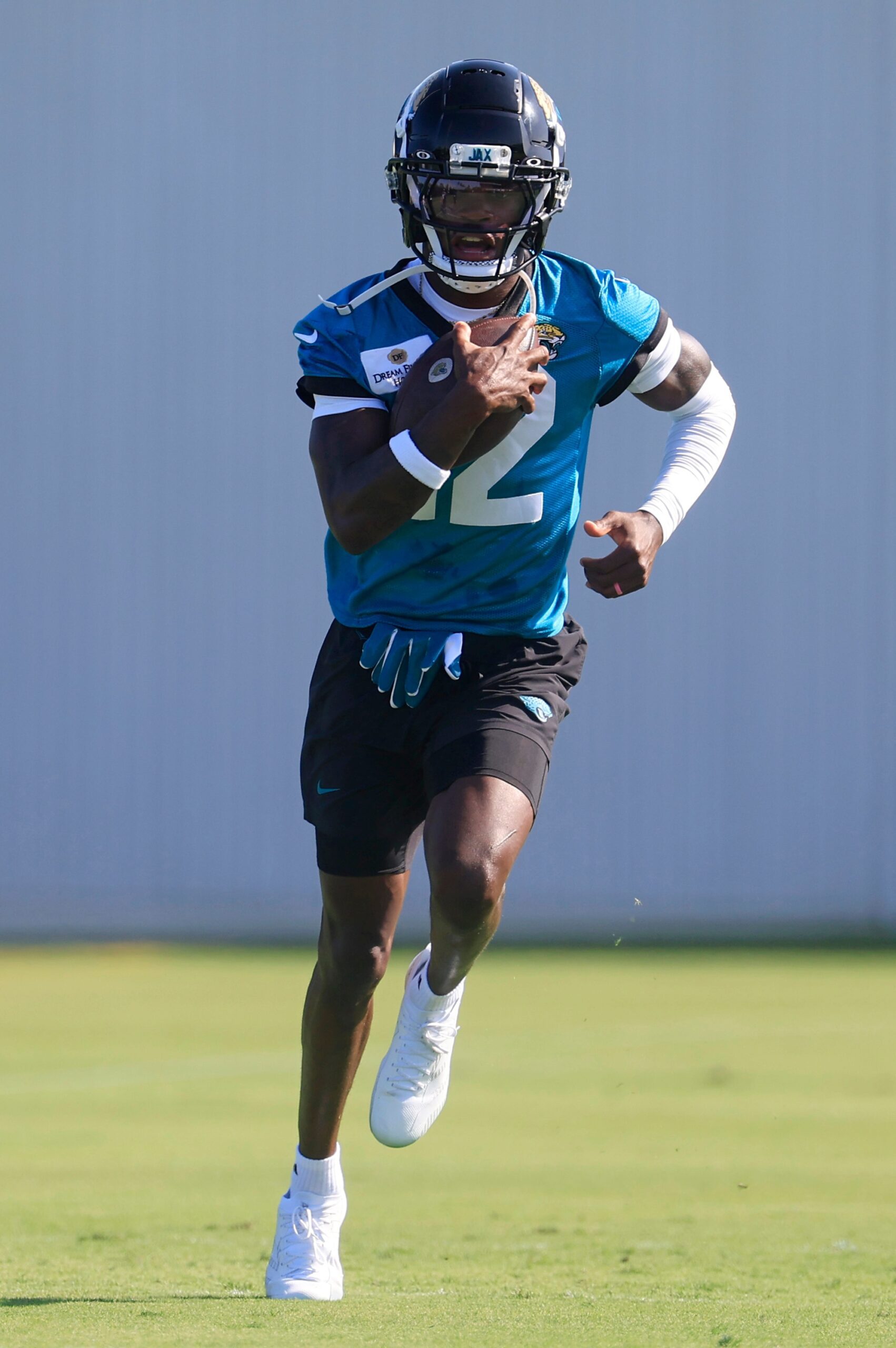Why Jaguars' Move for Travis Hunter Is a Big Risk, per NFL Analysis 1 Jacksonville Jaguars, Travis Hunter, NFL