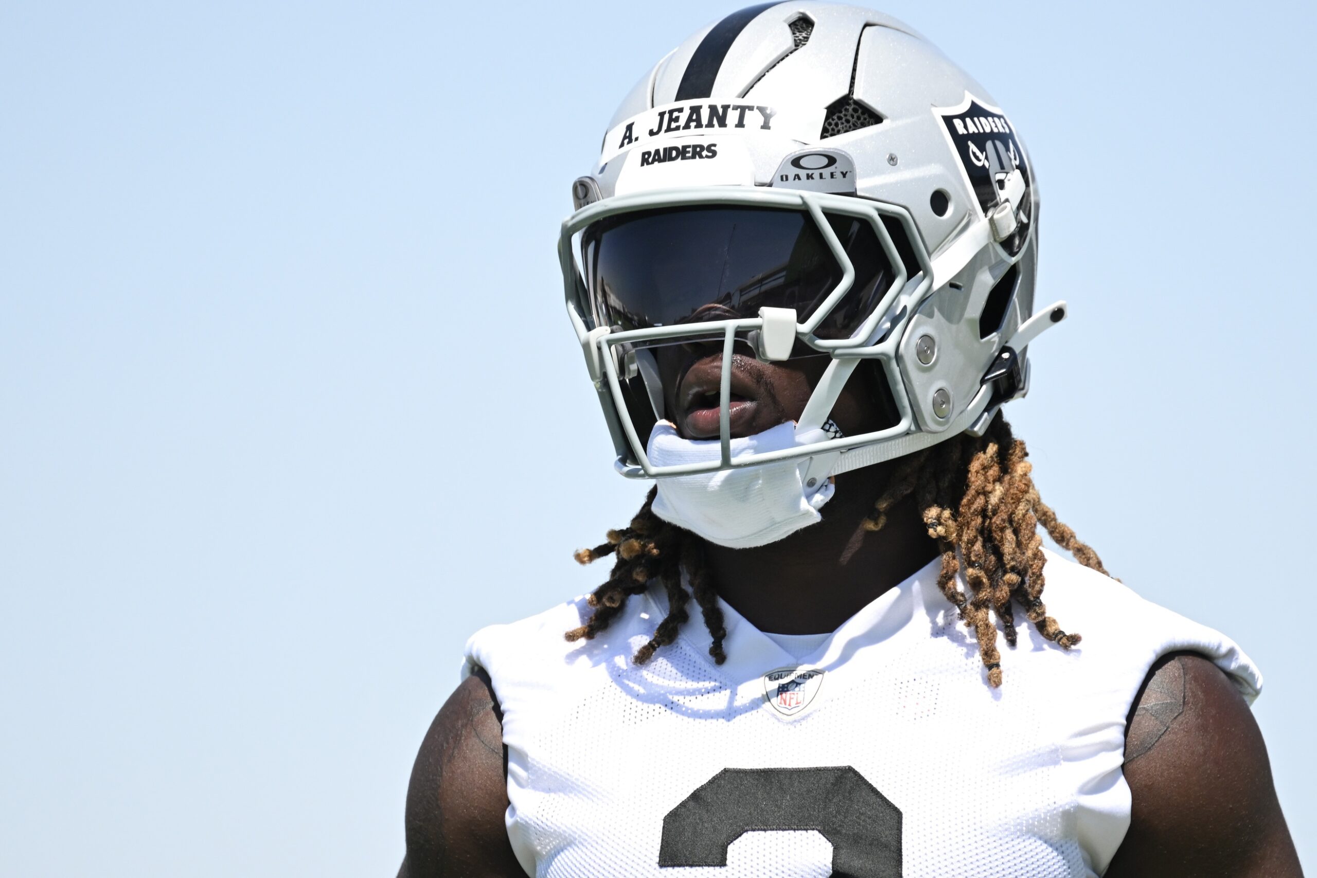 "A Smooth RB": Ashton Jeanty Earns Instant Hype from Geno Smith After Camp Debut 2 Ashton Jeanty