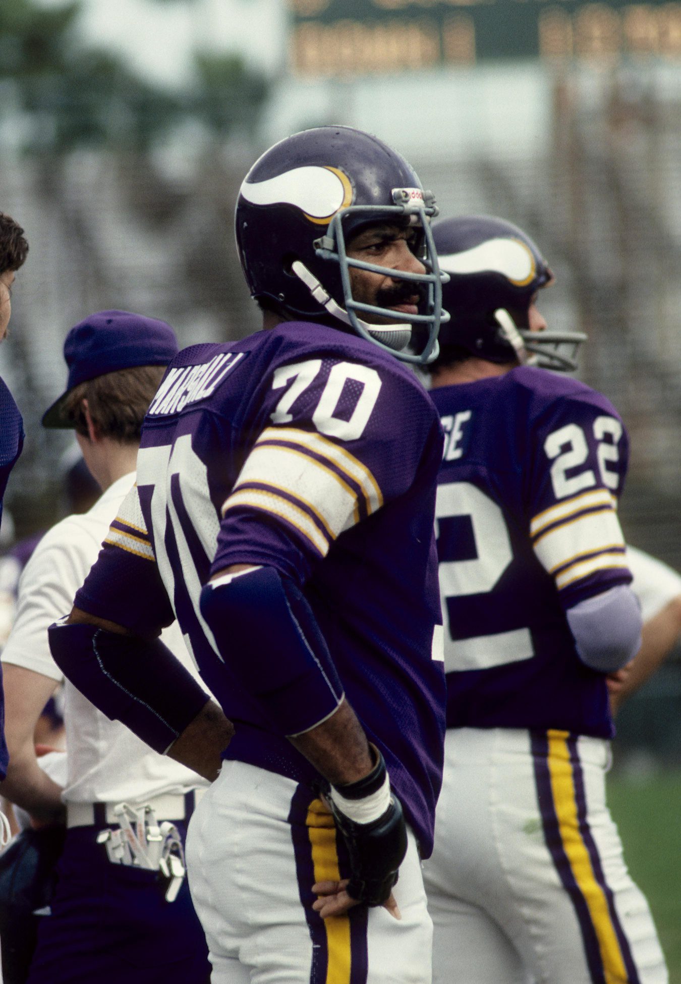 "He Set The Standard" Vikings' All-Time Great Tragically Passes Away (Breaking) 2 Dec 11, 1976; Minneapolis, MN, USA; FILE PHOTO; Minnesota Vikings defensive end Jim Marshall (70) on the sideline against the Miami Dolphins at the Orange Bowl. Mandatory Credit: Malcolm Emmons-Imagn Images
