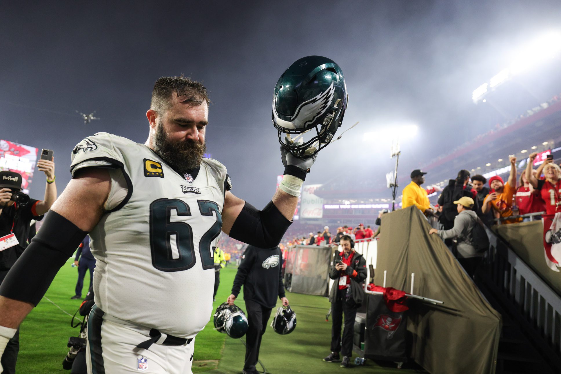Breaking: Jason Kelce Just Gifted $1 Million Dollars (Breaking) 1 Jan 15, 2024; Tampa, Florida, USA; Philadelphia Eagles center Jason Kelce (62) thanks the fans as he leaves the field after a 2024 NFC wild card game against the Tampa Bay Buccaneers at Raymond James Stadium. Mandatory Credit: Nathan Ray Seebeck-Imagn Images