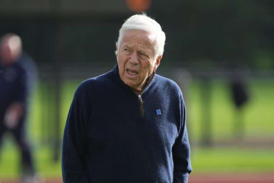 Robert Kraft reflects on 28-3 Super Bowl comeback 2 Oct 18, 2024; London, United Kingdom; New England Patriots owner Robert Kraft during practice at the Harrow School. Mandatory Credit: Kirby Lee-Imagn Images