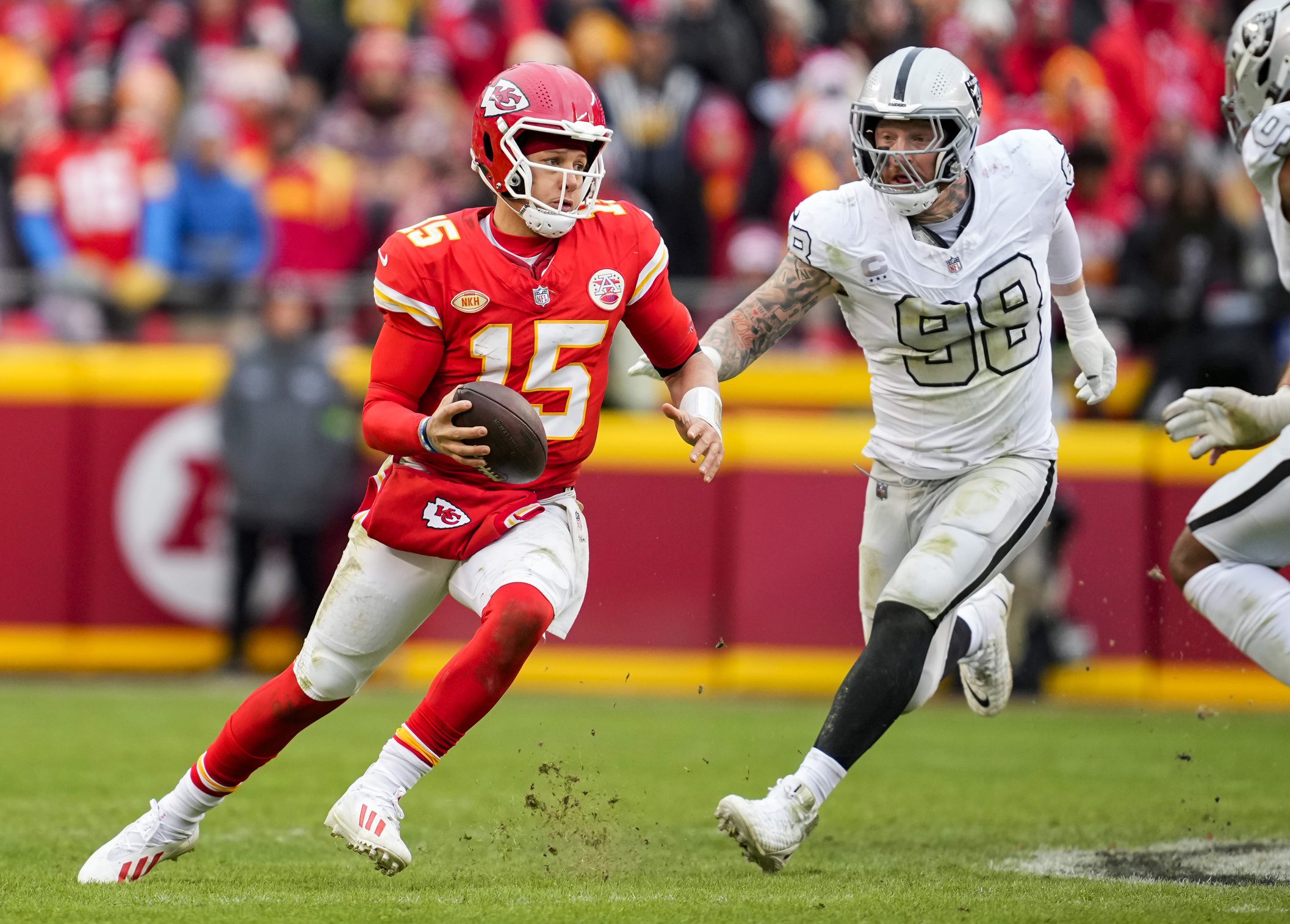 "It's Going To Be Trash Talk": Patrick Mahomes Forecasts Facing Returning Maxx Crosby Reigniting Rivalry 1 Patrick Mahomes, Maxx Crosby