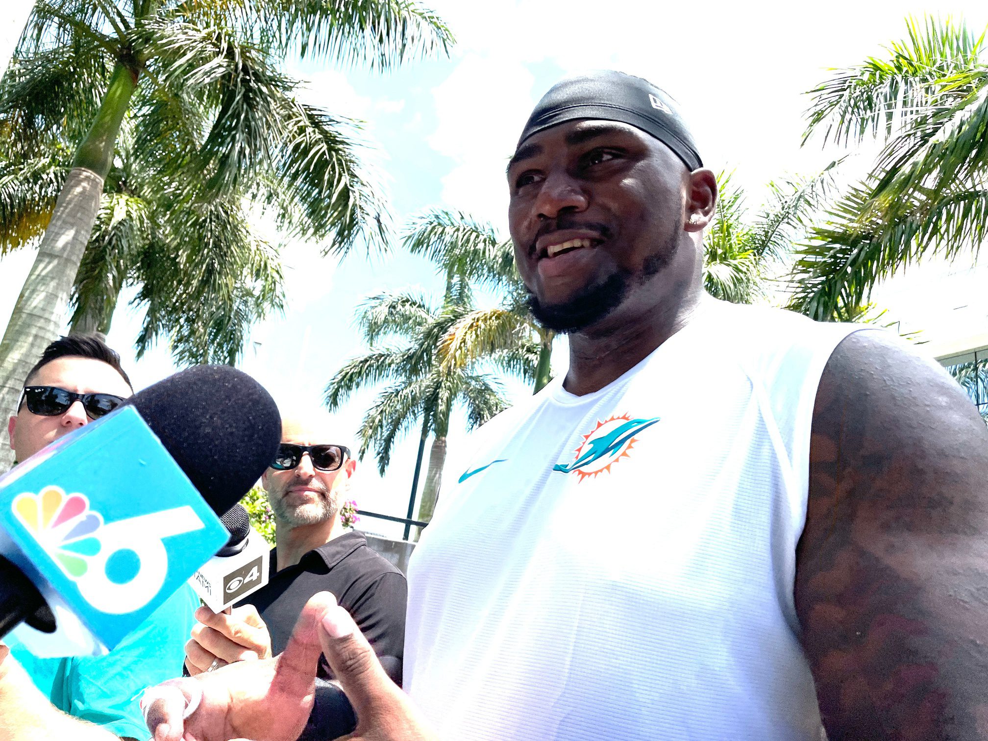 "He Was Airlifted To The Hospital" NFL Sees Star Suffer Devastating Injury, Full Extent Unknown (Breaking) 2 Bayron Matos, from the Dominican Republic, is practicing with the Miami Dolphins as an offensive tackle. © HAL HABIB / The Palm Beach Post / USA TODAY NETWORK