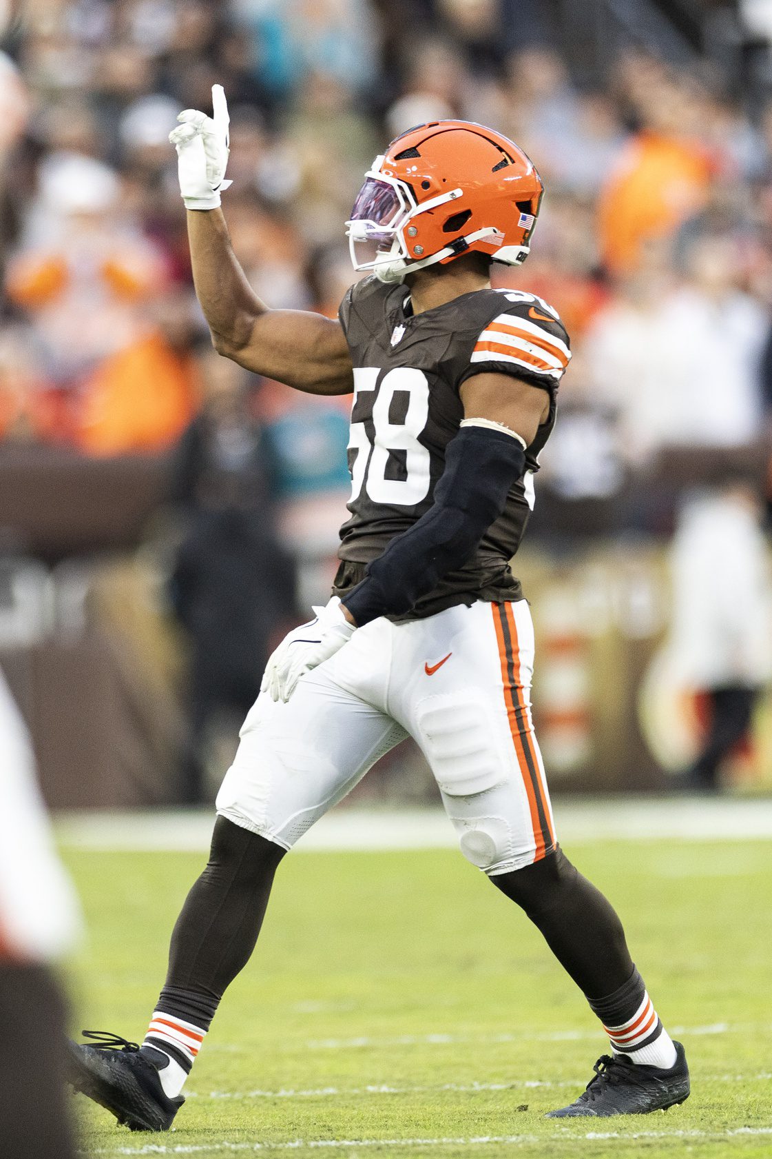 Cleveland Browns, Jordan Hicks