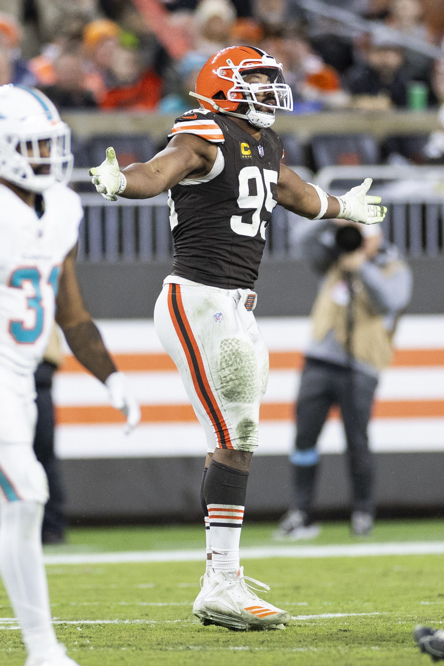 ‘A Threat To Win Defensive Player of the Year’: Browns' Big Hope Amid Problematic Offense Revealed 1 Cleveland Browns, Myles Garrett