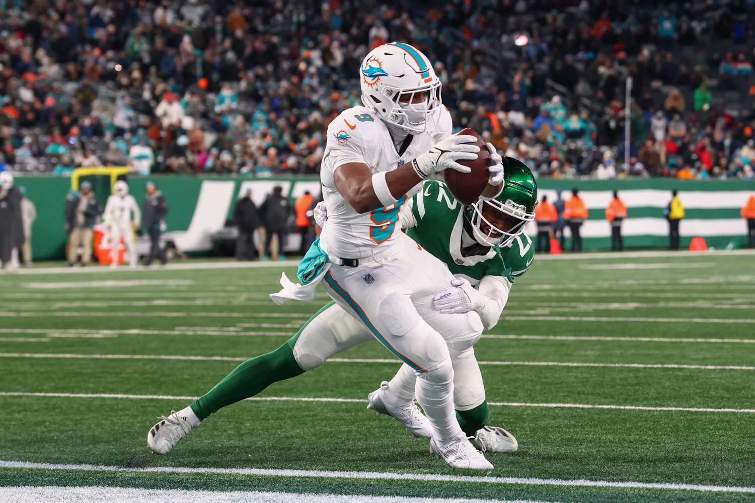 "I Had Aspirations Of Ending My Career In Miami": Jonnu Smith Has Dreams Of Retiring As A Dolphin Shattered In Unexpected Trade To Steelers 2 Jonnu Smith