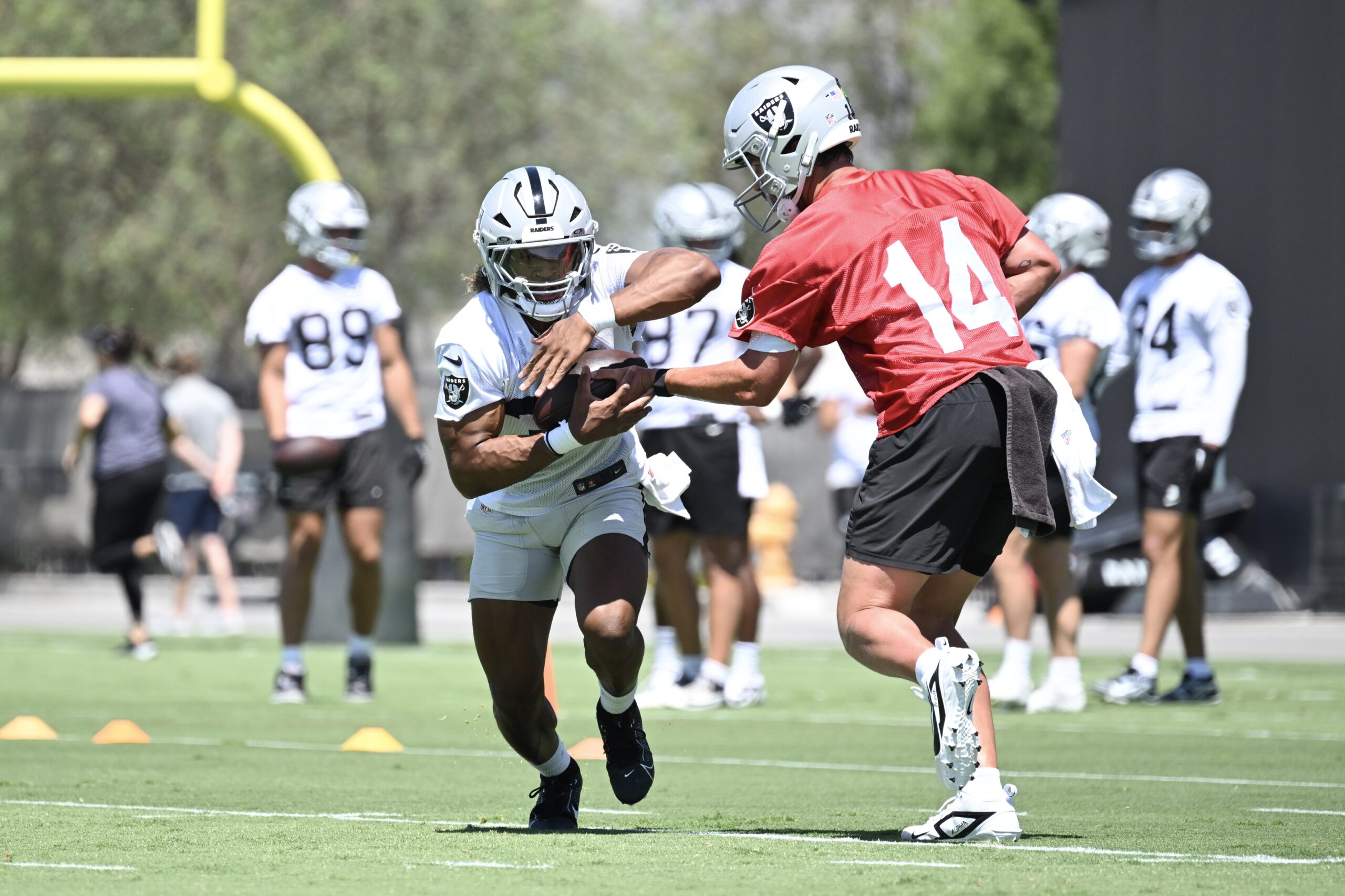 "A Smooth RB": Ashton Jeanty Earns Instant Hype from Geno Smith After Camp Debut 1 Ashton Jeanty
