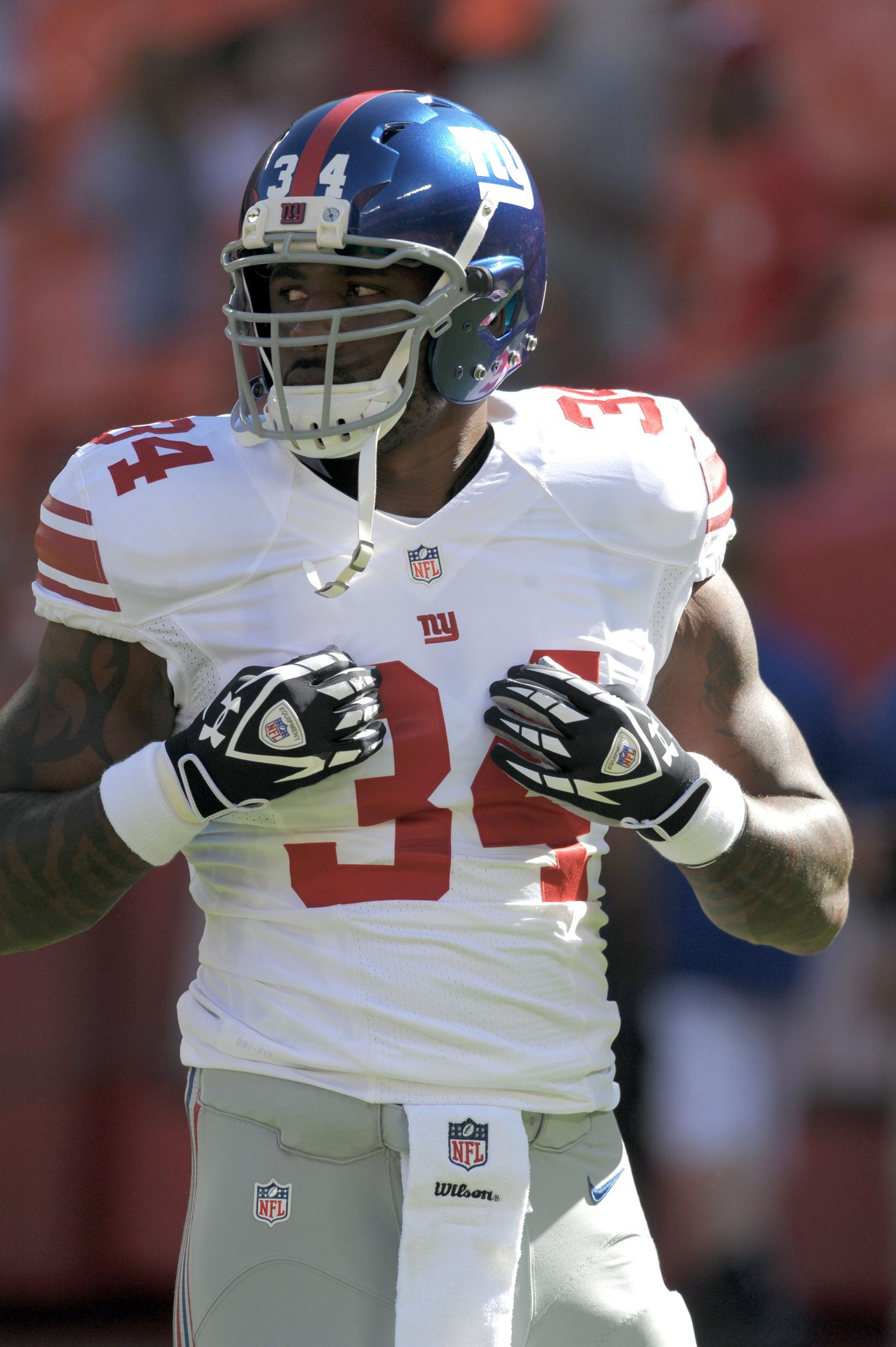‘Yo This Is Wild!’: Former NFL RB’s Son Is 6-Foot-7 and 320 Pounds, and Fans Are in Disbelief 2 NFL, Brandon Jacobs