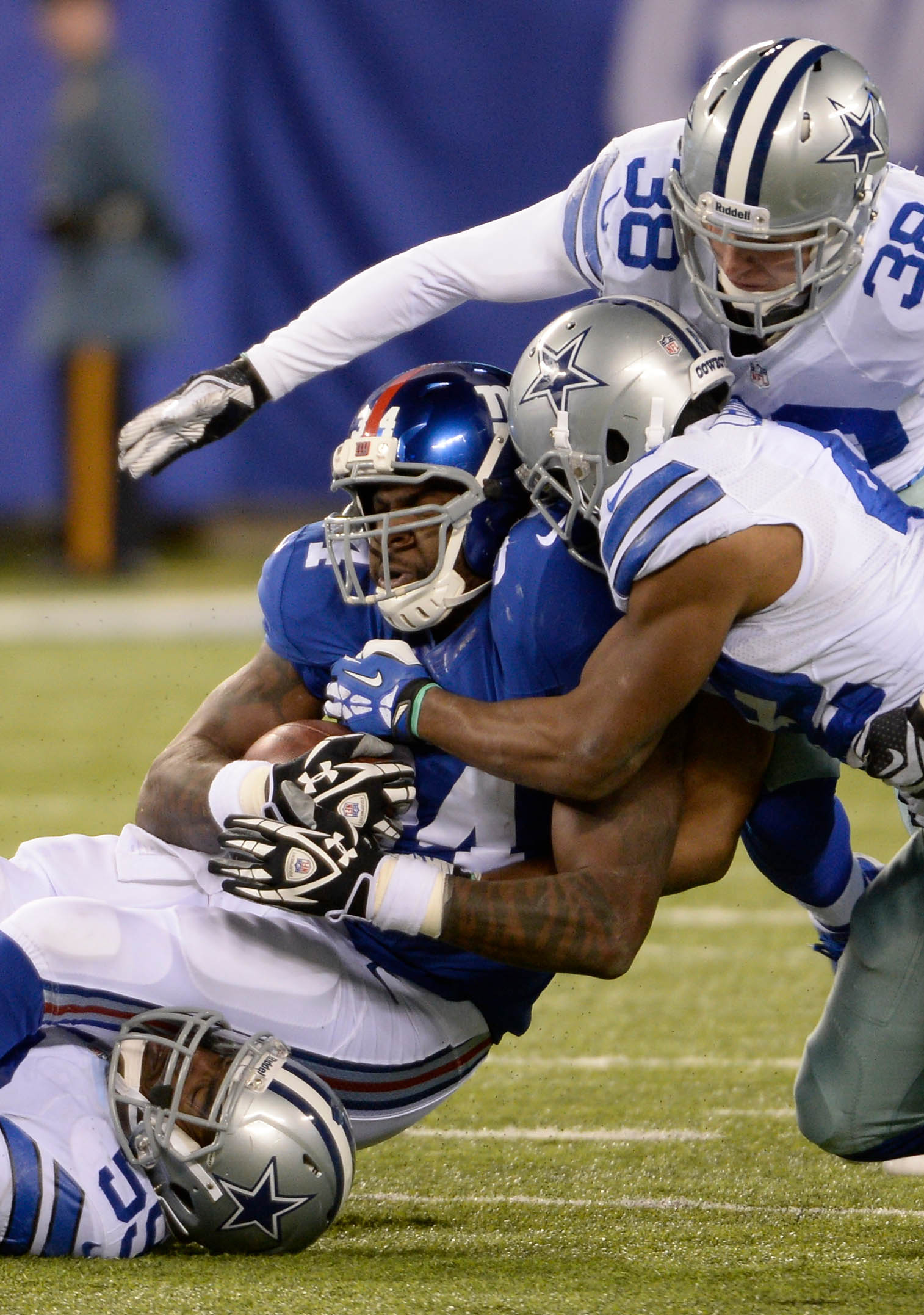 ‘Yo This Is Wild!’: Former NFL RB’s Son Is 6-Foot-7 and 320 Pounds, and Fans Are in Disbelief 4 NFL, Brandon Jacobs