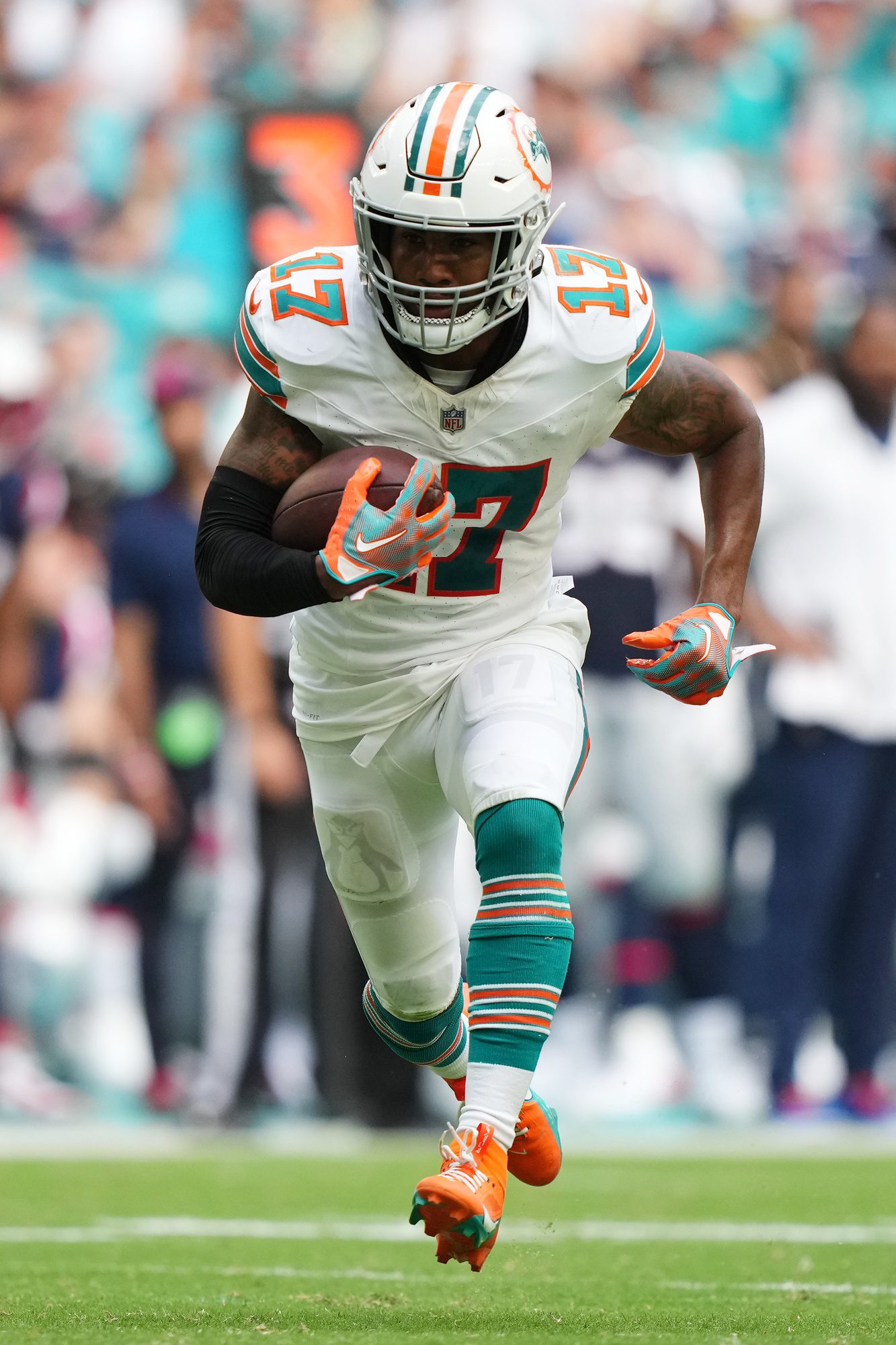 ‘Bro Is Super Mid, Top-Tier Is Stretch’: Mike McDaniel’s Comment About Jaylen Waddle Divides Fans 1 Miami Dolphins, Jaylen Waddle