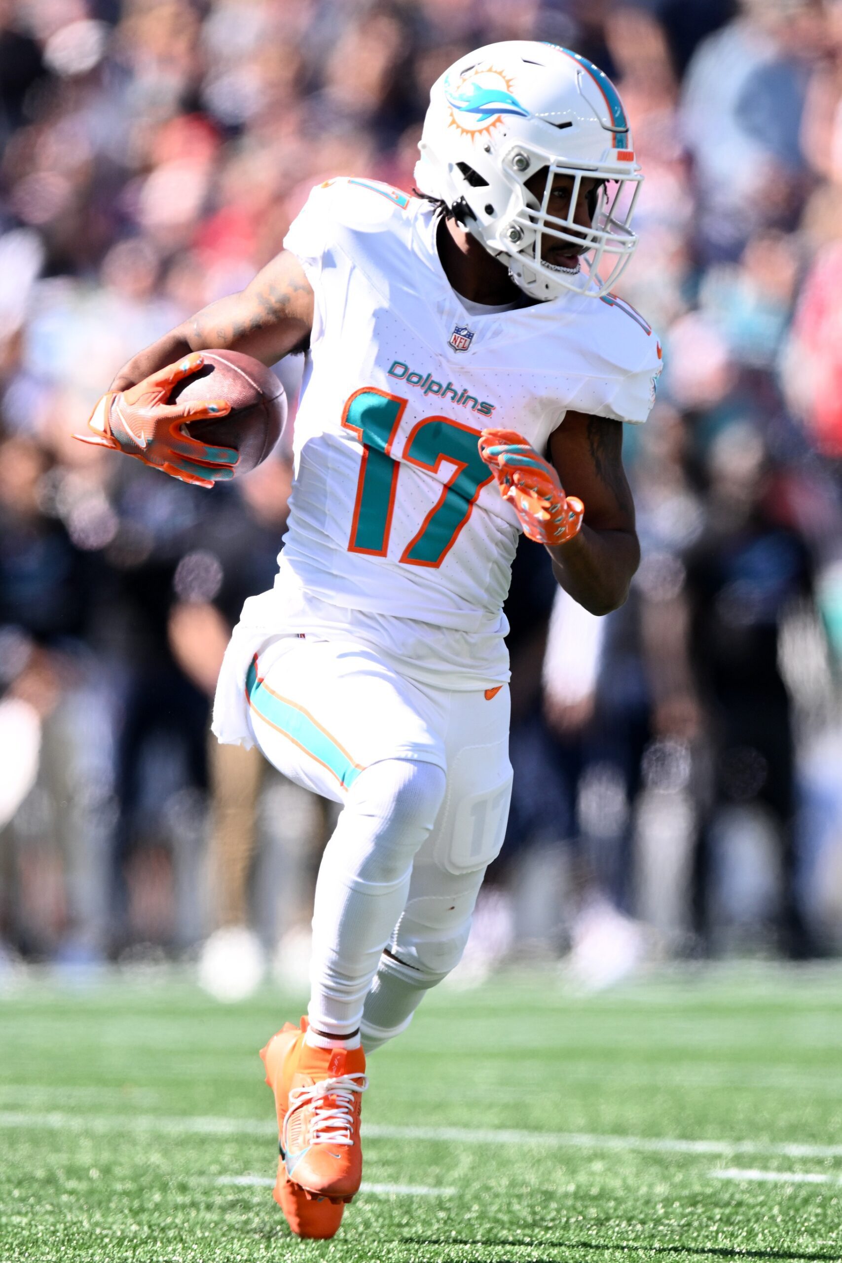 ‘Bro Is Super Mid, Top-Tier Is Stretch’: Mike McDaniel’s Comment About Jaylen Waddle Divides Fans 4 Miami Dolphins, Jaylen Waddle