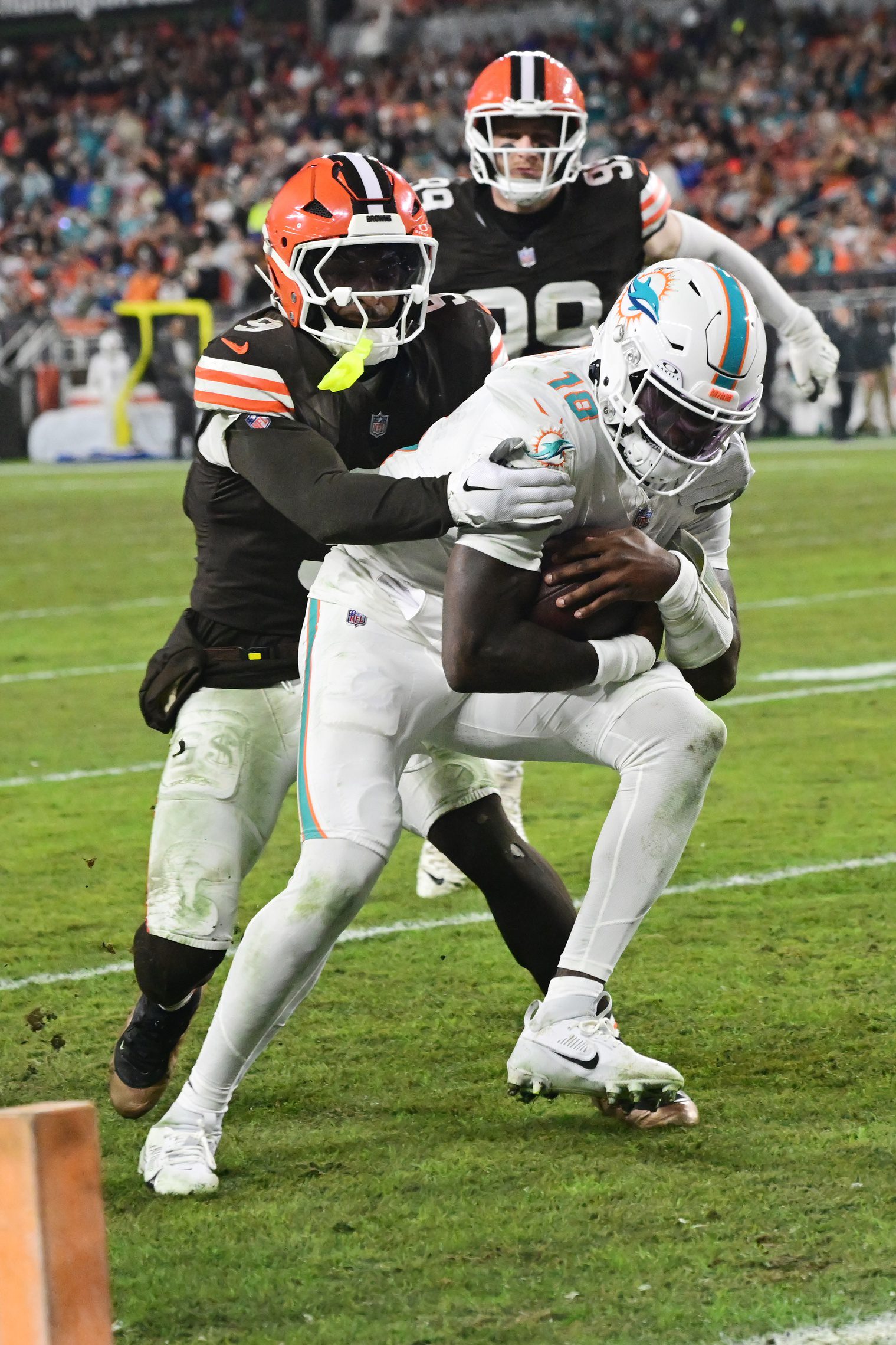‘Why Even Sign Him': Browns' Quarterback Decision Draws Mixed Reactions 2 Cleveland Browns, Tyler Huntley