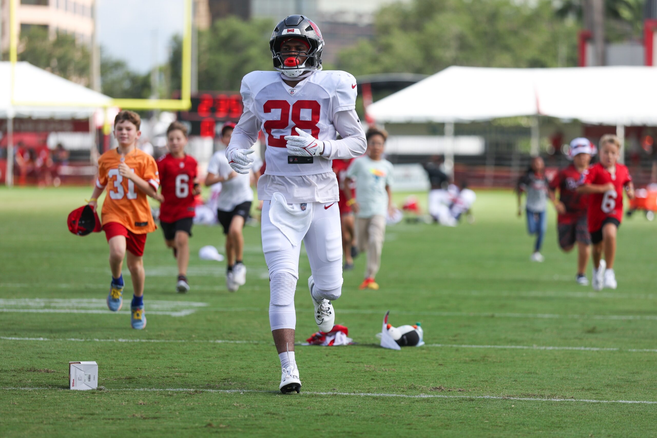 "This Is Ridiculous" Shedeur Sanders Sees Brother Cut From NFL Team After Controversial Video, Fans Erupt 2 Aug 1, 2025; Tampa, FL, USA; Tampa Bay Buccaneers safety Shilo Sanders (28) runs with fans after training camp at AdventHealth Training Center. Mandatory Credit: Nathan Ray Seebeck-Imagn Images