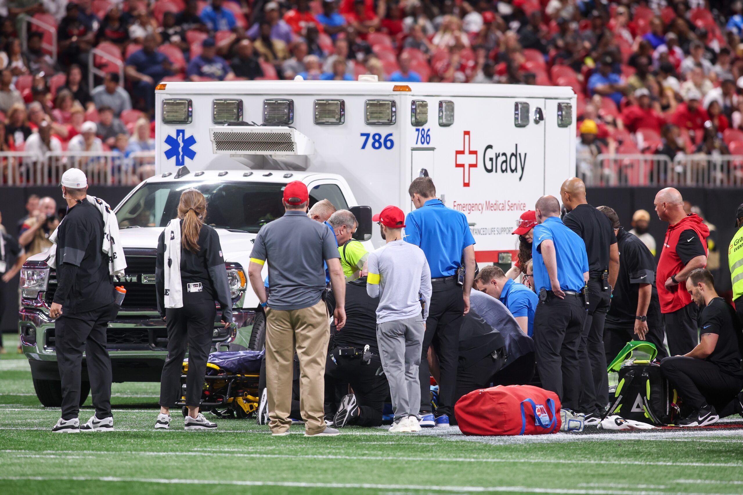 "He Demanded It Continues" NFL Referee In Serious Trouble After Trying To Continue Lions-Falcons Pre-Season Game 4 Aug 8, 2025; Atlanta, Georgia, USA; Medical personnel work on Detroit Lions safety Morice Norris (26) after an injury against the Atlanta Falcons in the fourth quarter at Mercedes-Benz Stadium. Mandatory Credit: Brett Davis-Imagn Images NFL