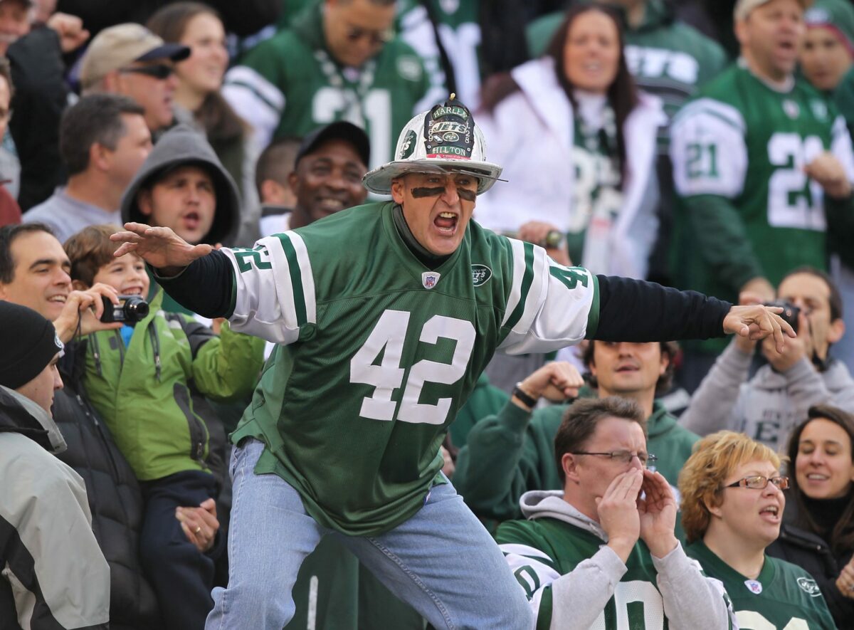 TRENDING New York Jets Fans Irate Over Lack Of Moves During Opening Of