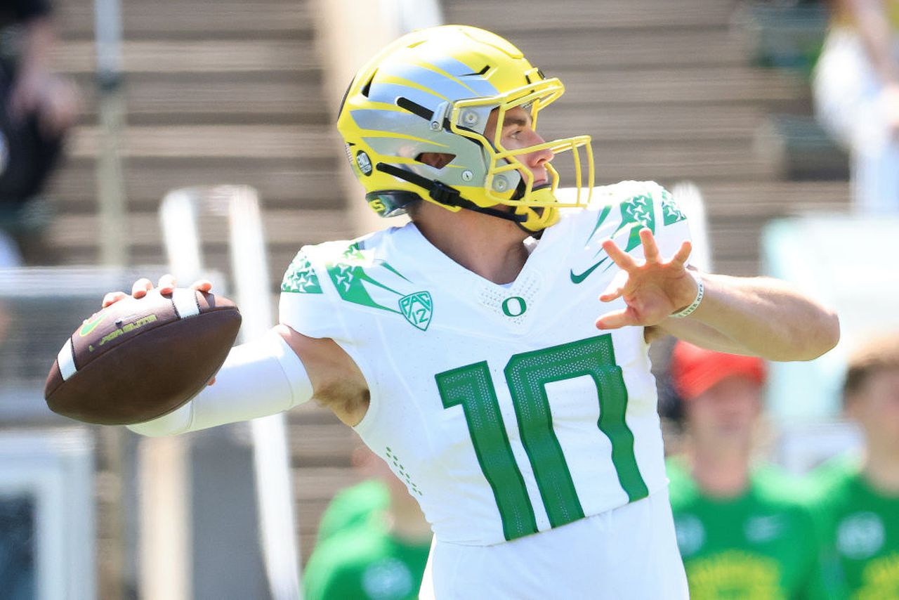 The Bo Nix Vs. Ty Thompson Debate At QB For Oregon - Gridiron Heroics