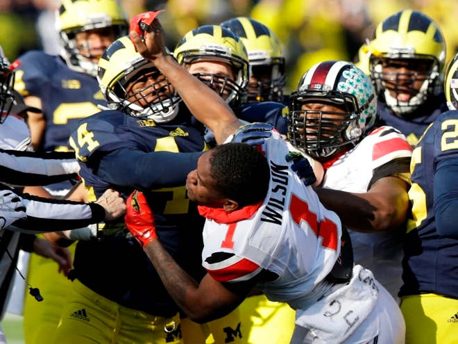 Dontre Wilson punching a Michigan player during a brawl in 2013